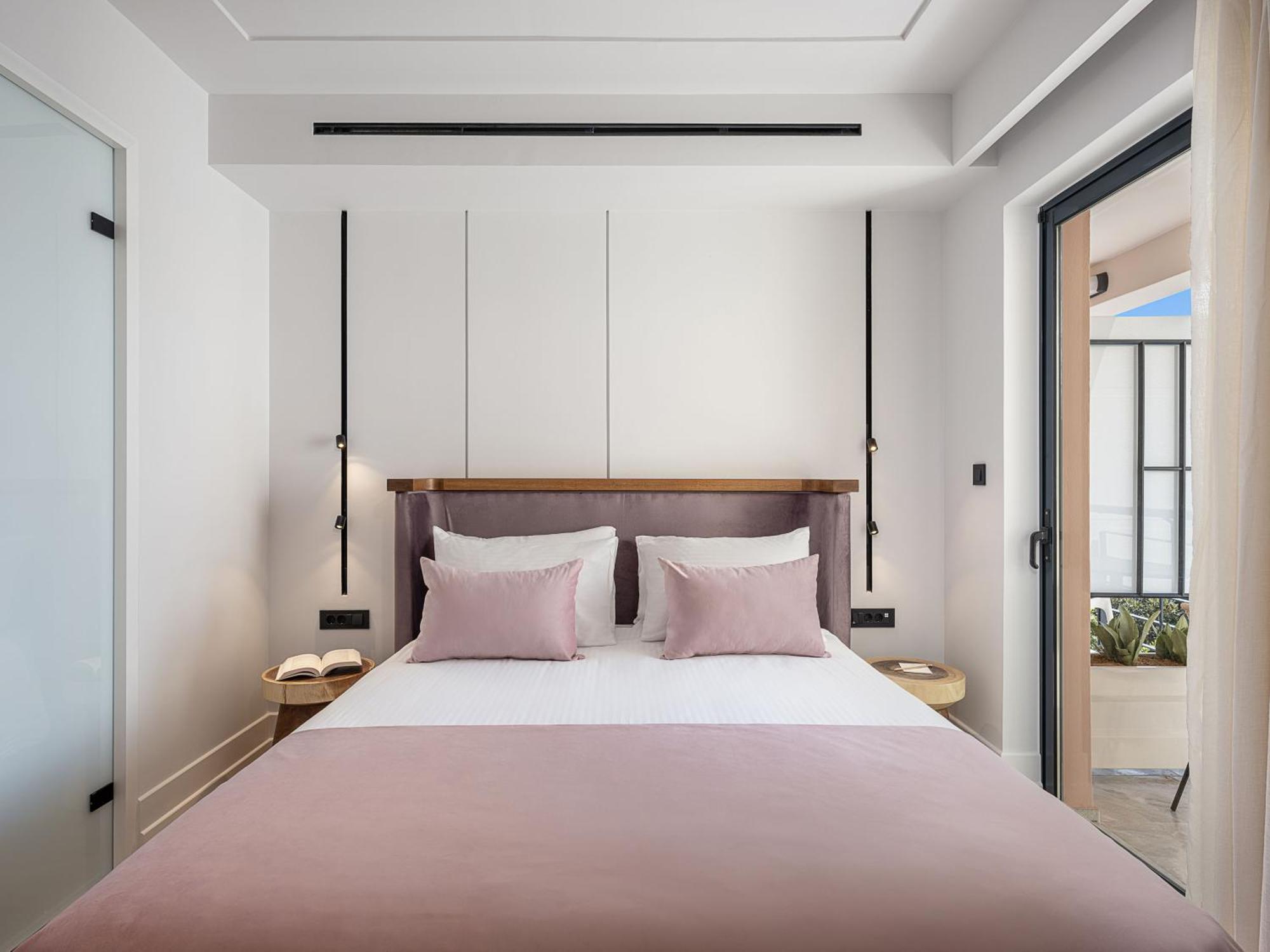 Petite Double Room