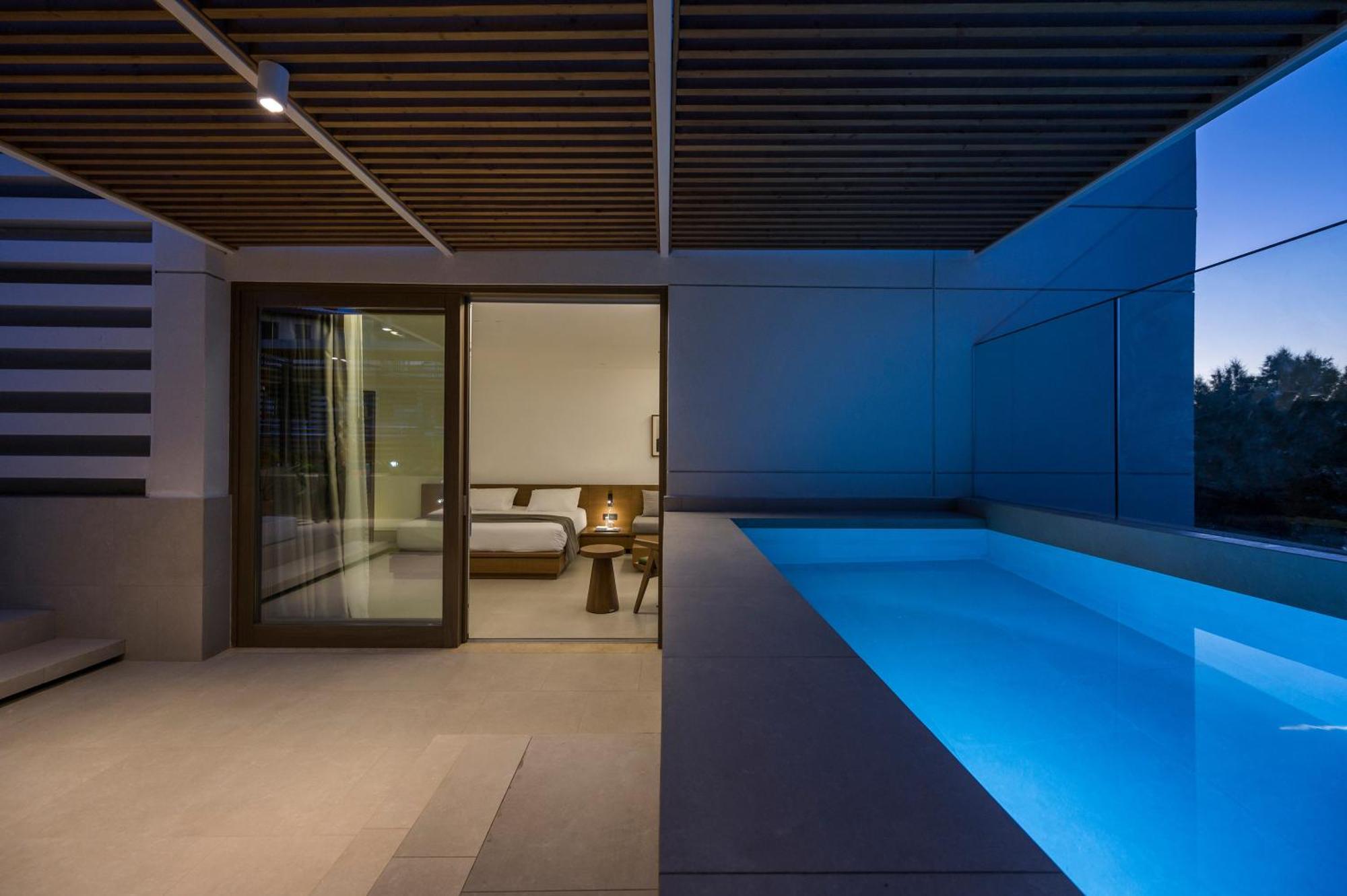 Deluxe Suite private swimming pool