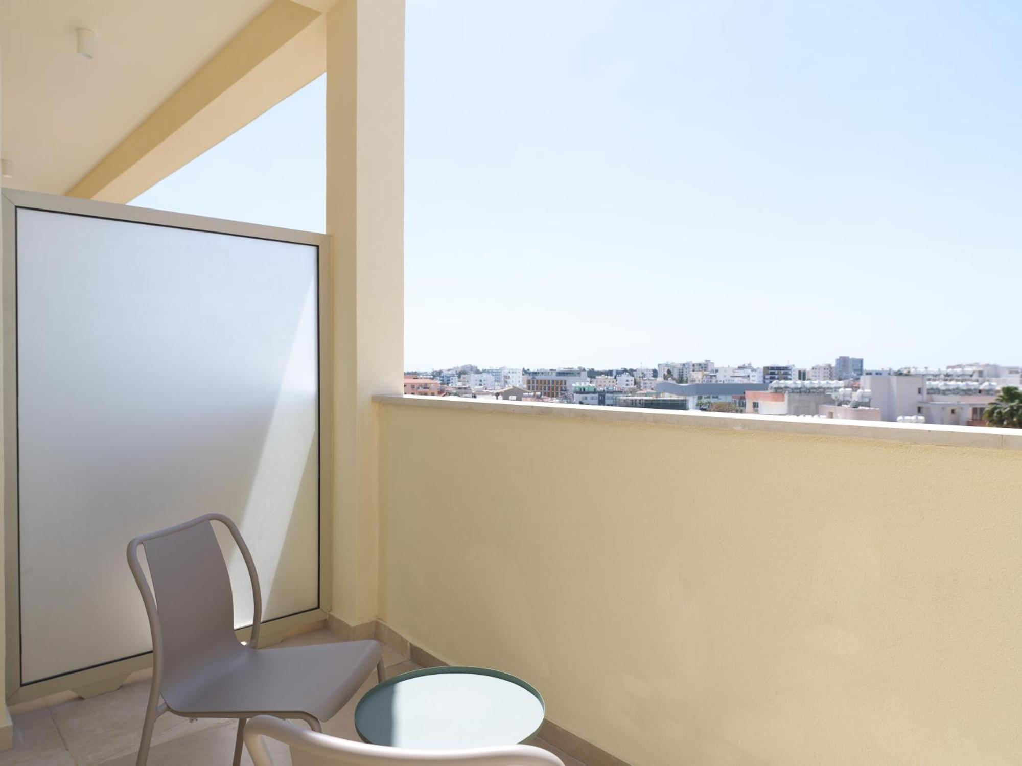 Executive Room City View Lounge Access