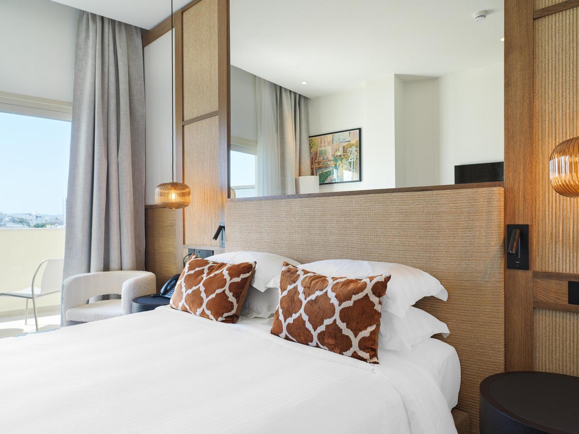 Executive Room City View Lounge Access