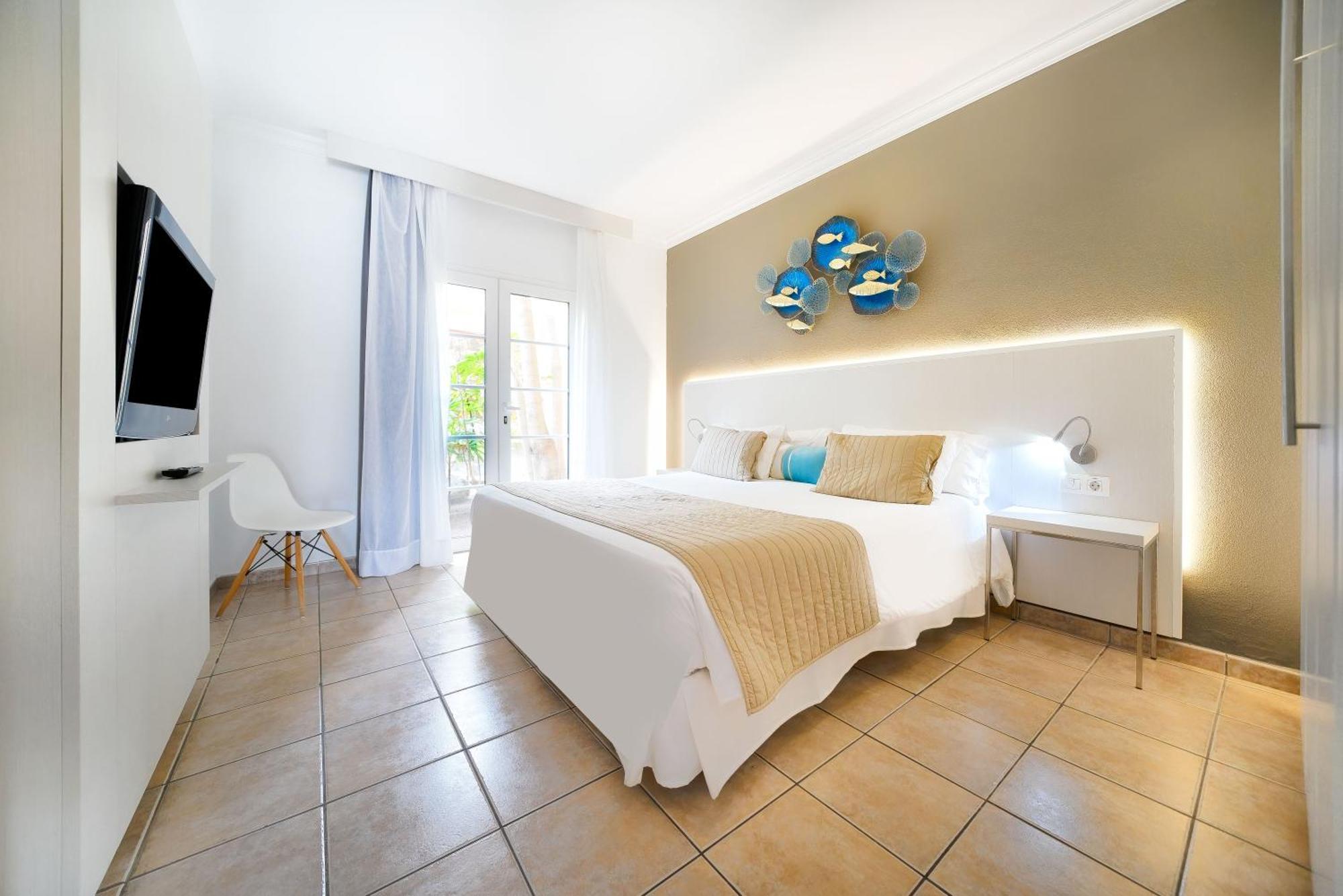 Deluxe Room,1592874293:JPEG