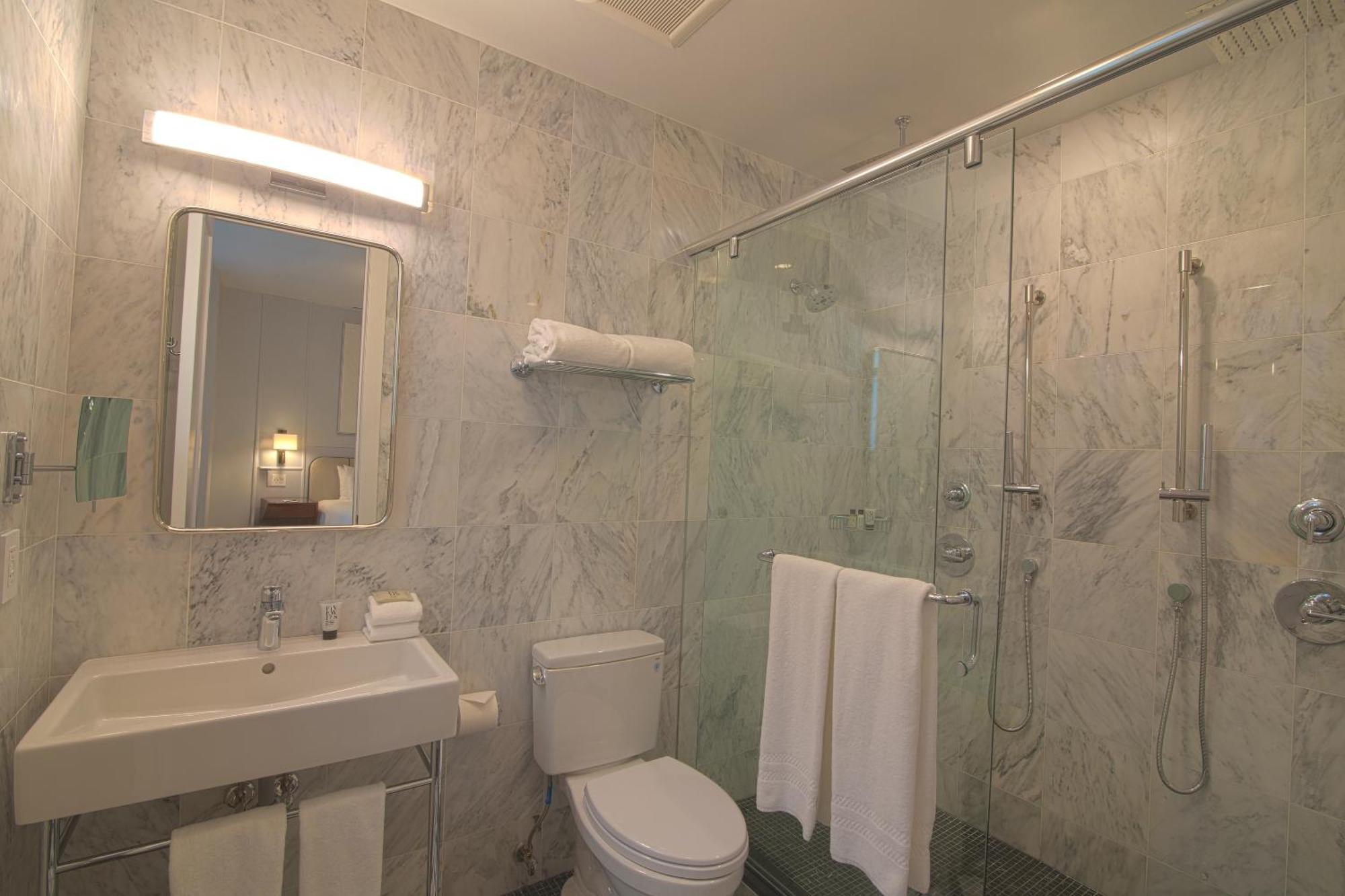 Presidential Suite 2 King Beds & 1 Sofa Bed