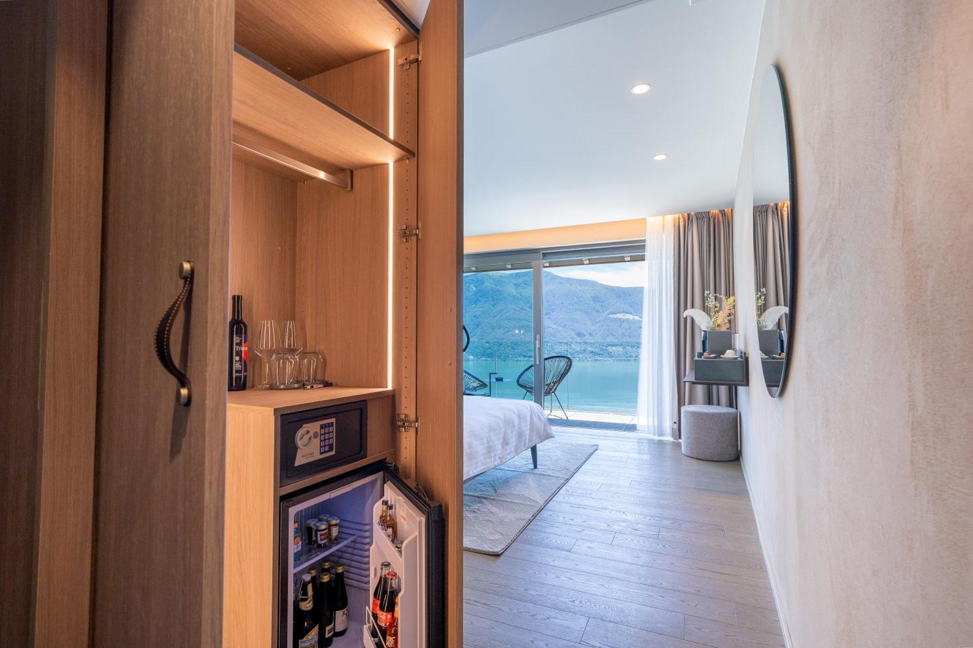 Double Room with Lake View and Balcony
