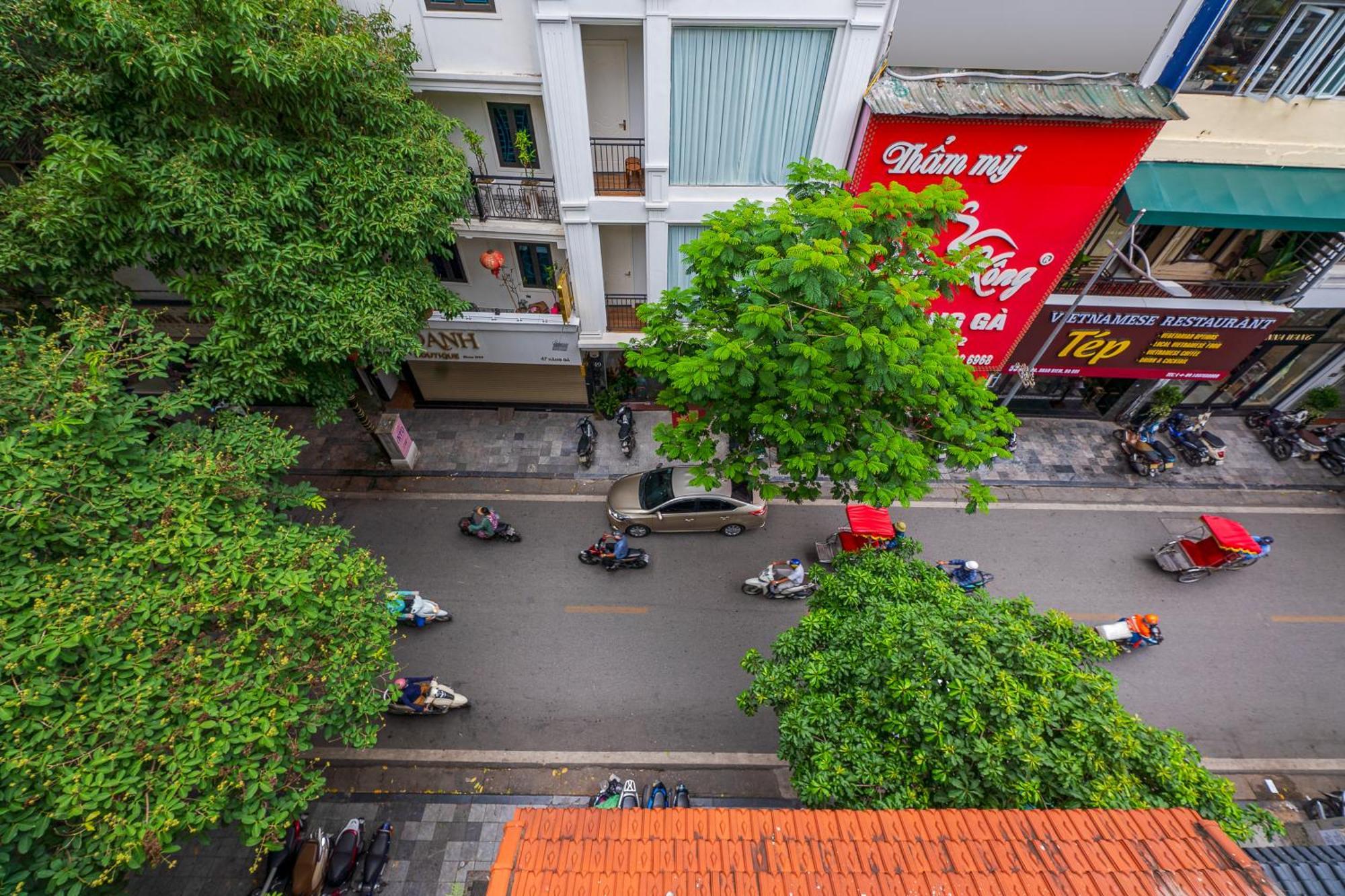 Deluxe Triple Room City View