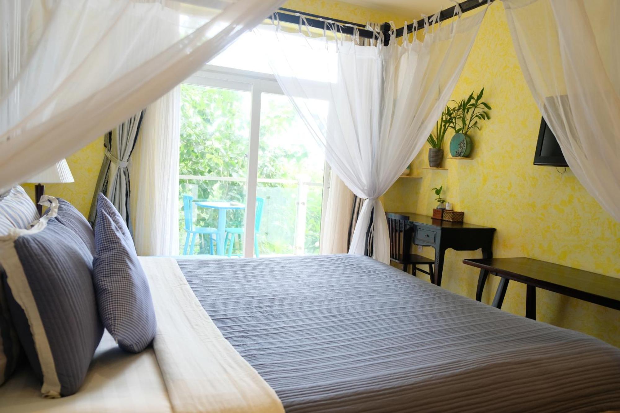 Phòng Giường Đôi Nhìn Ra Hồ Bơi