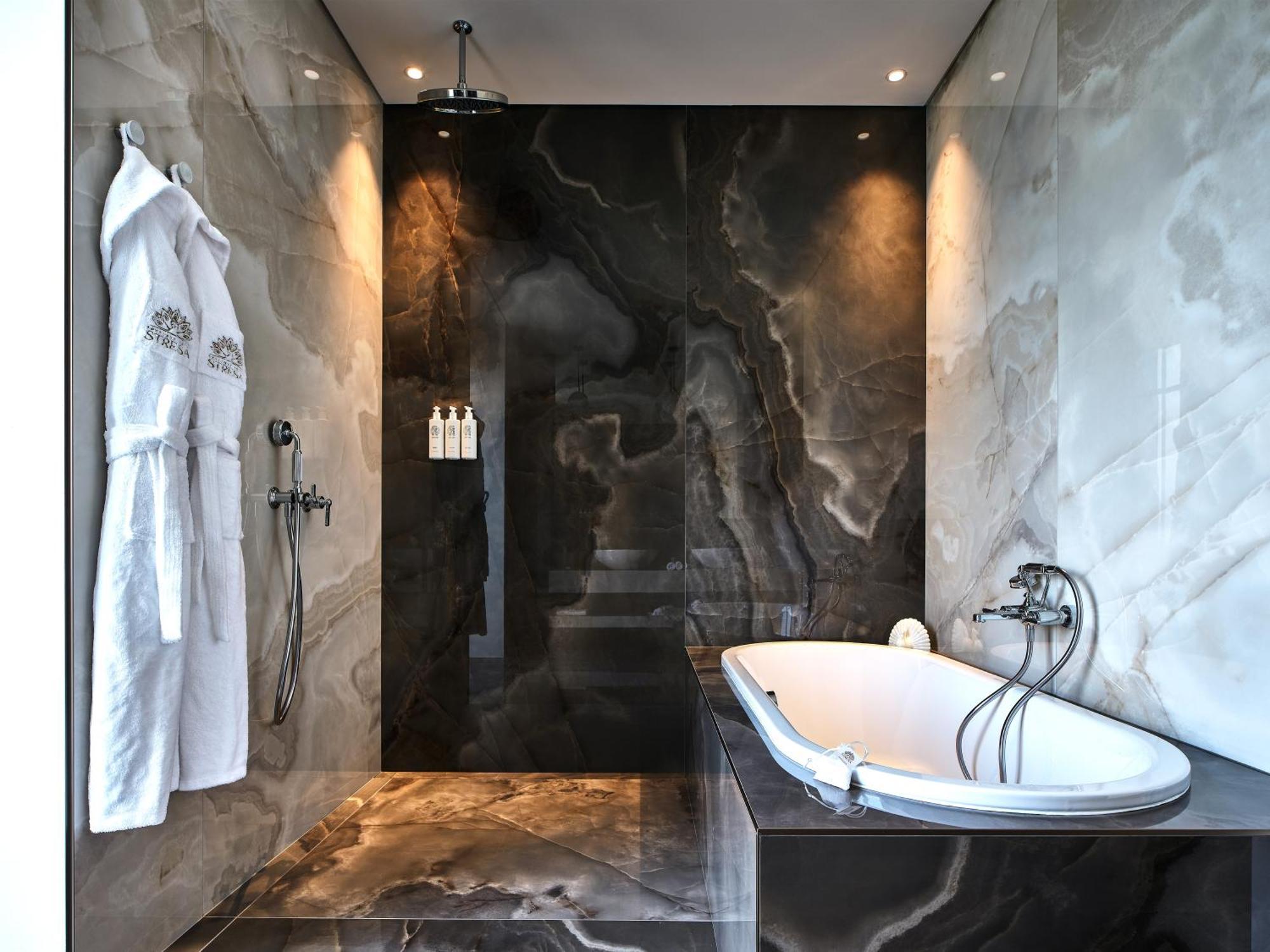 Royal Suite Lake View,1607753075:JPEG