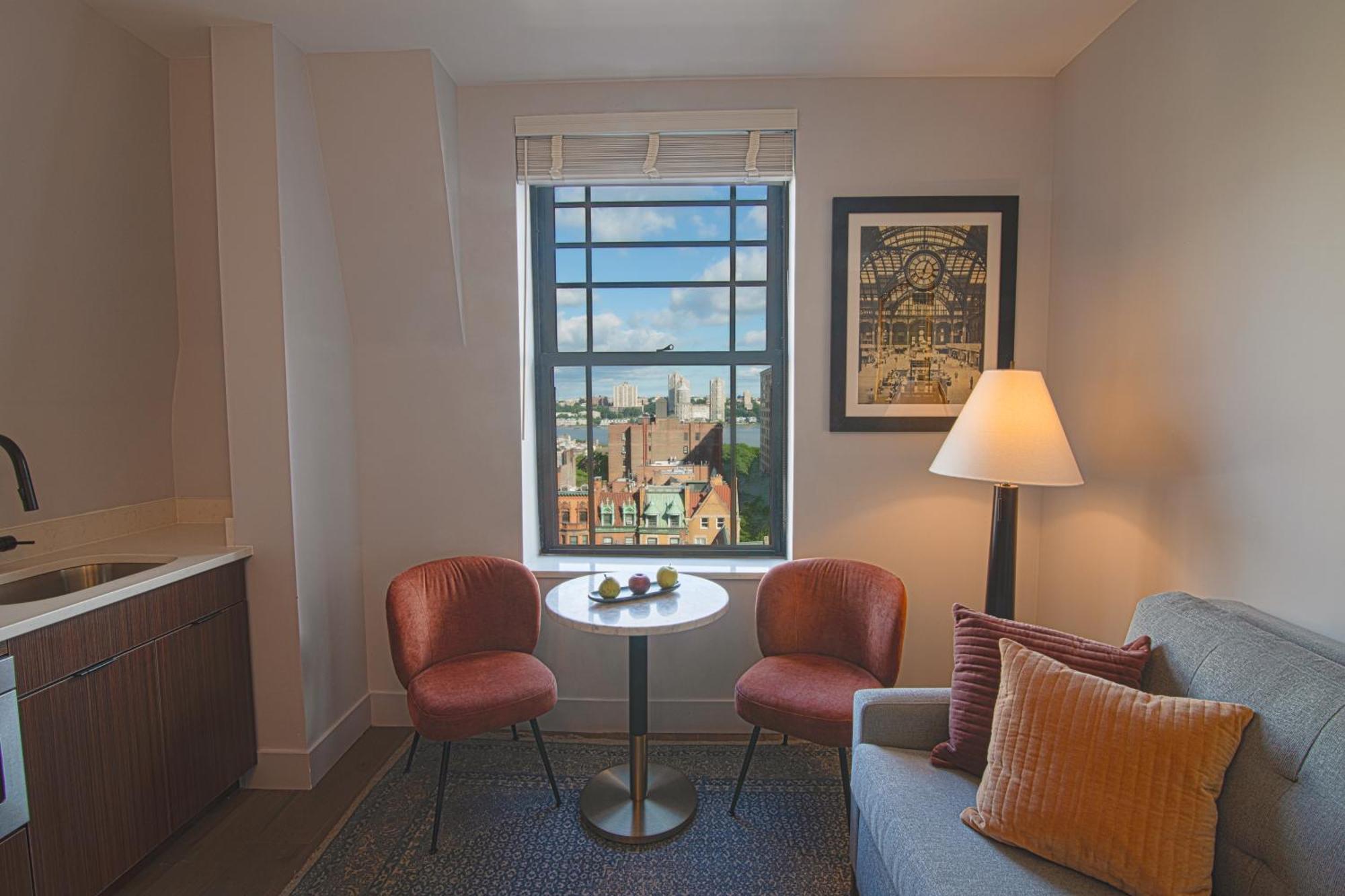 Hudson Two-bedroom Suite 1 King Bed 2 Full Beds & Sofa Bed