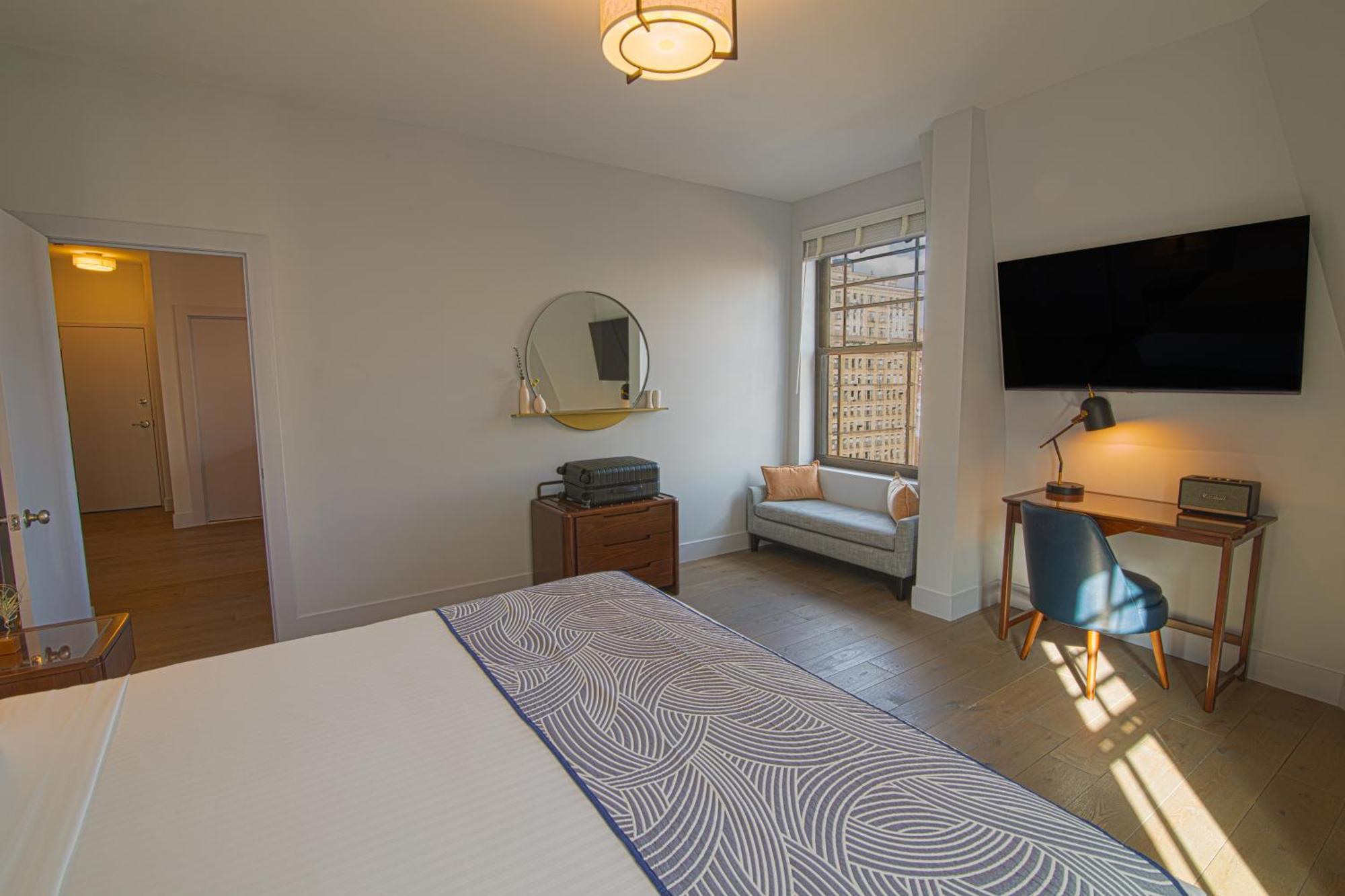 Hudson Two-bedroom Suite 1 King Bed 2 Full Beds & Sofa Bed