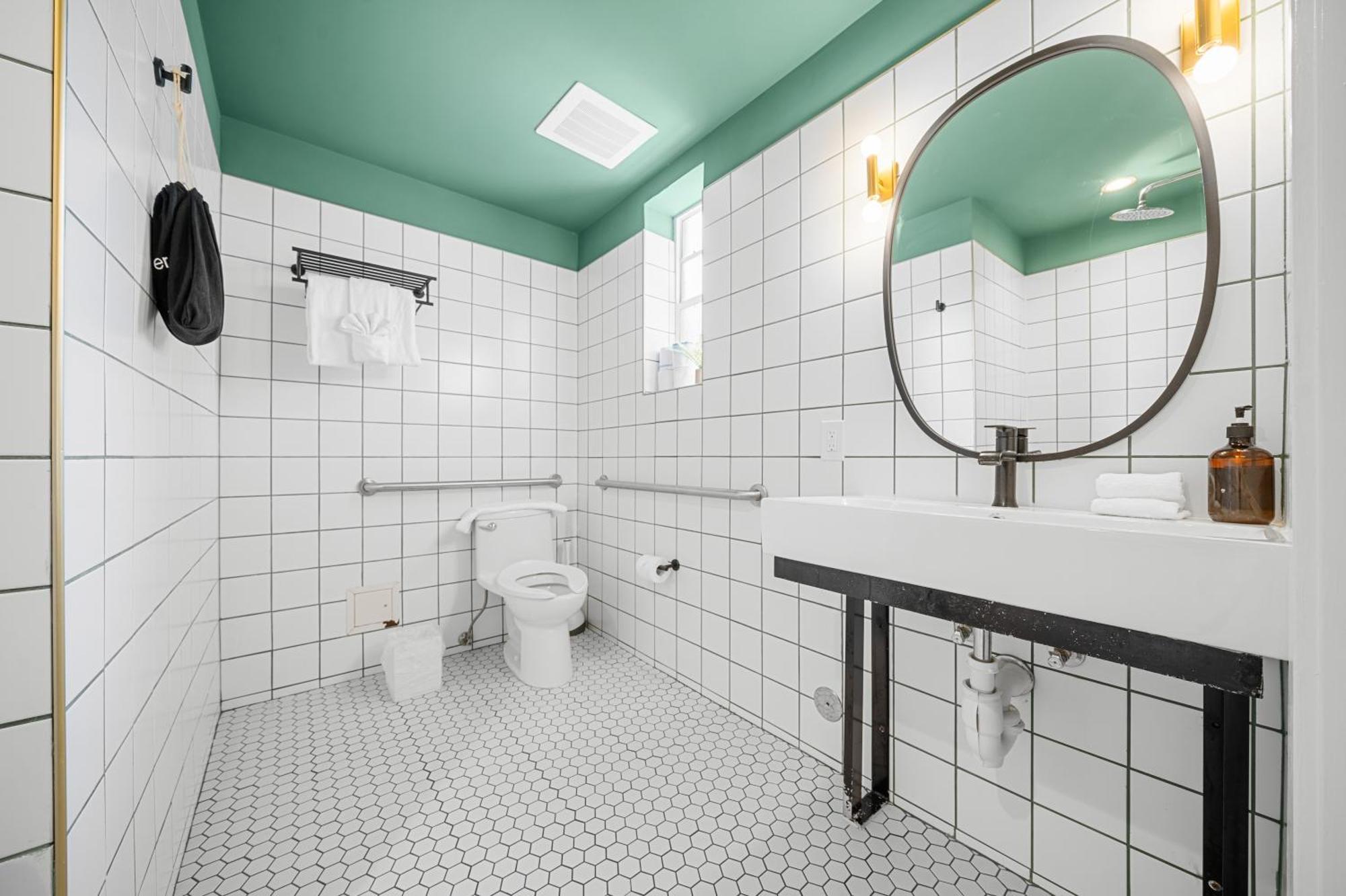 Standard Accessible Queen Room