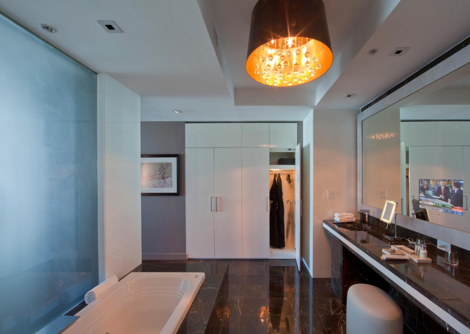 Miro One-Bedroom Executive King Suite with City View