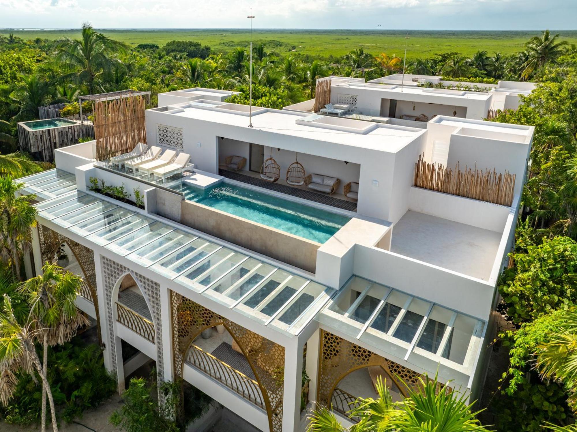 The Rooftop Pool Master Suite