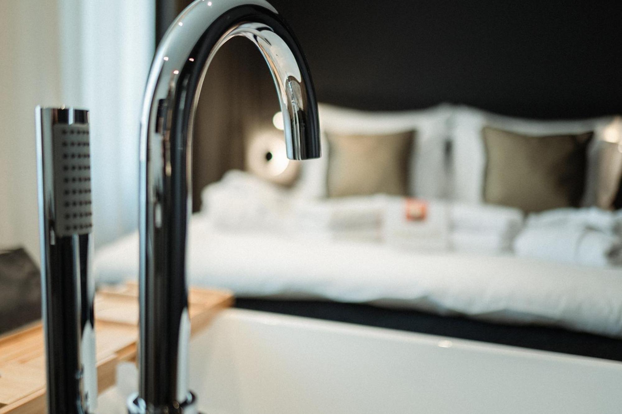 Deluxe Double Room Bath