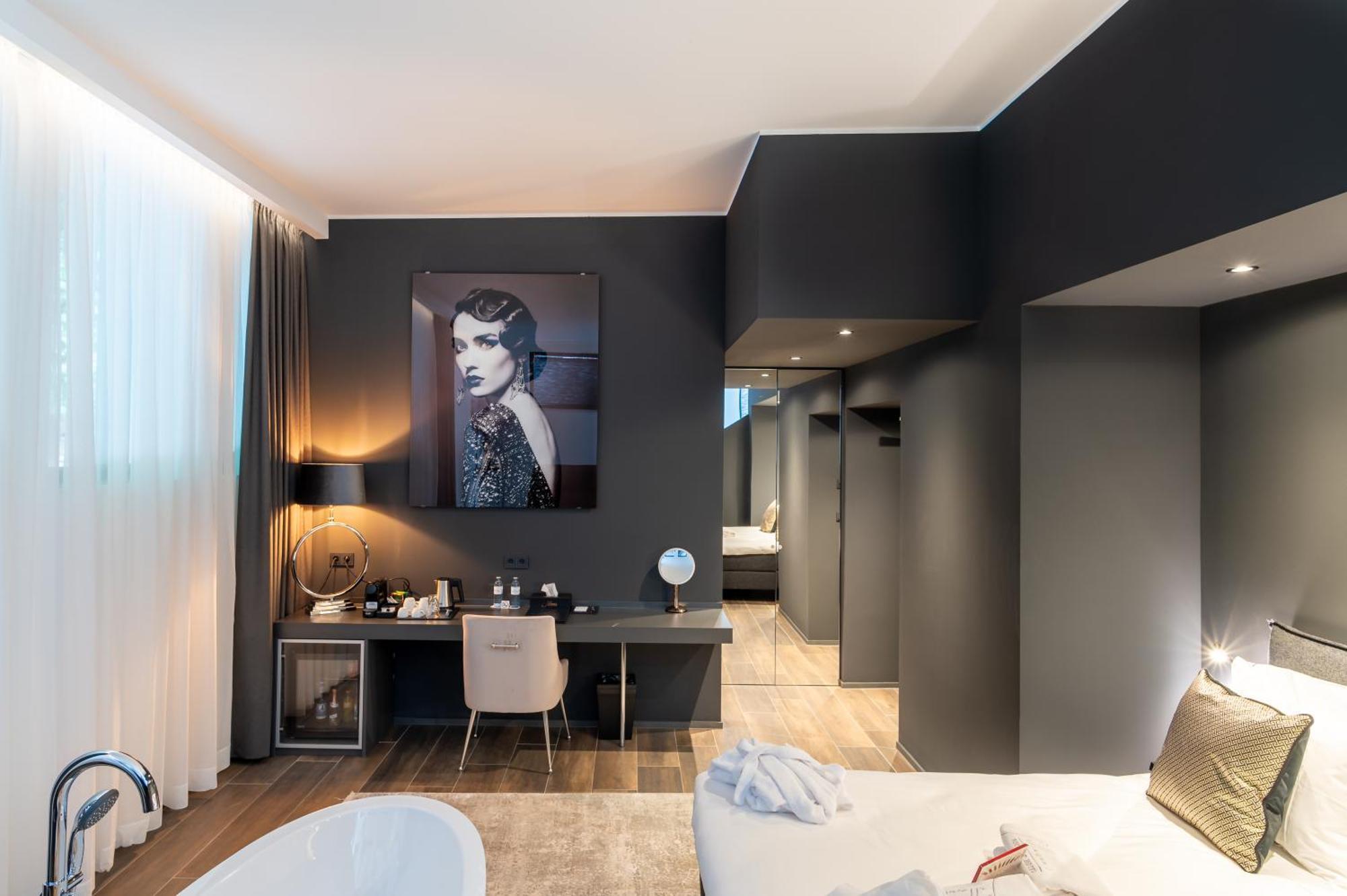 Deluxe King Suite,1618891157:JPEG