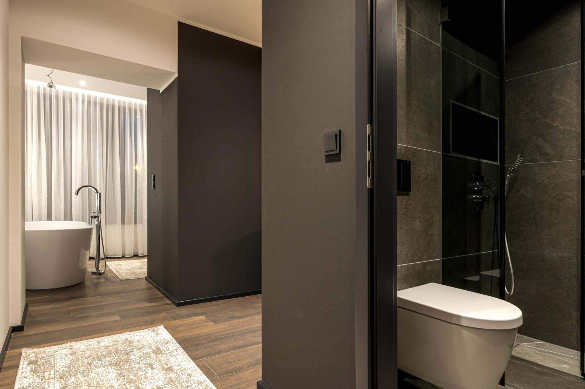 Deluxe Double Room Bath