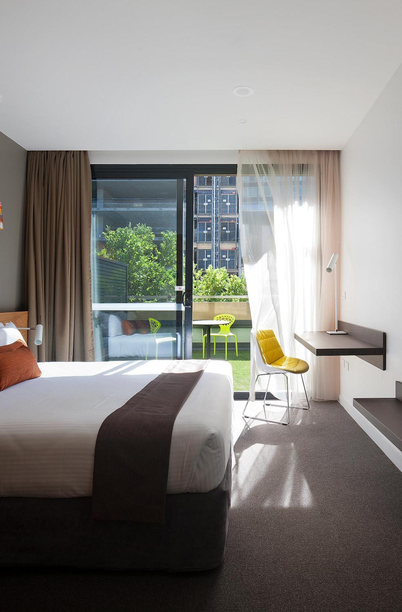 Elizabeth Street Balcony Room