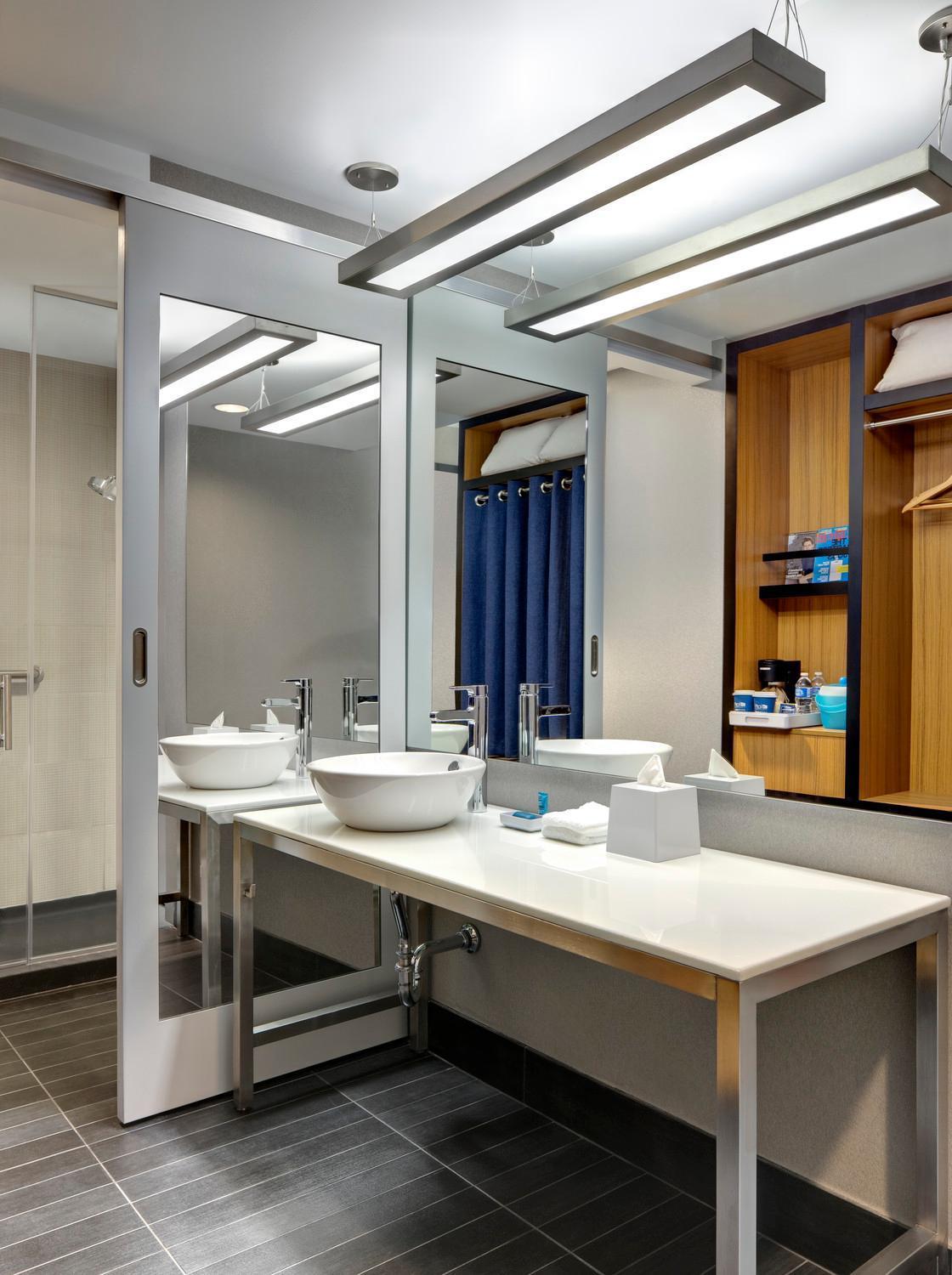 Suite, 1 King, Sofa bed, Corner room