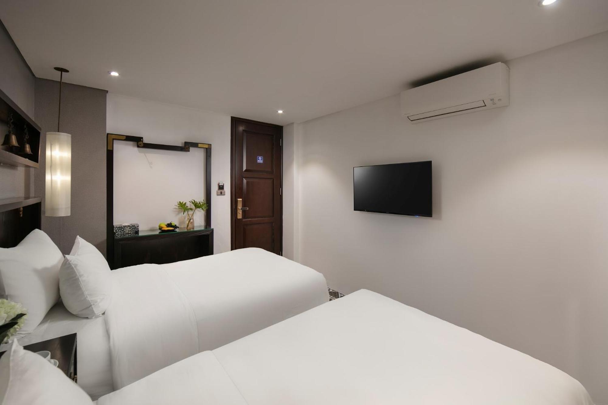 Executive Suite,1625683396:JPEG