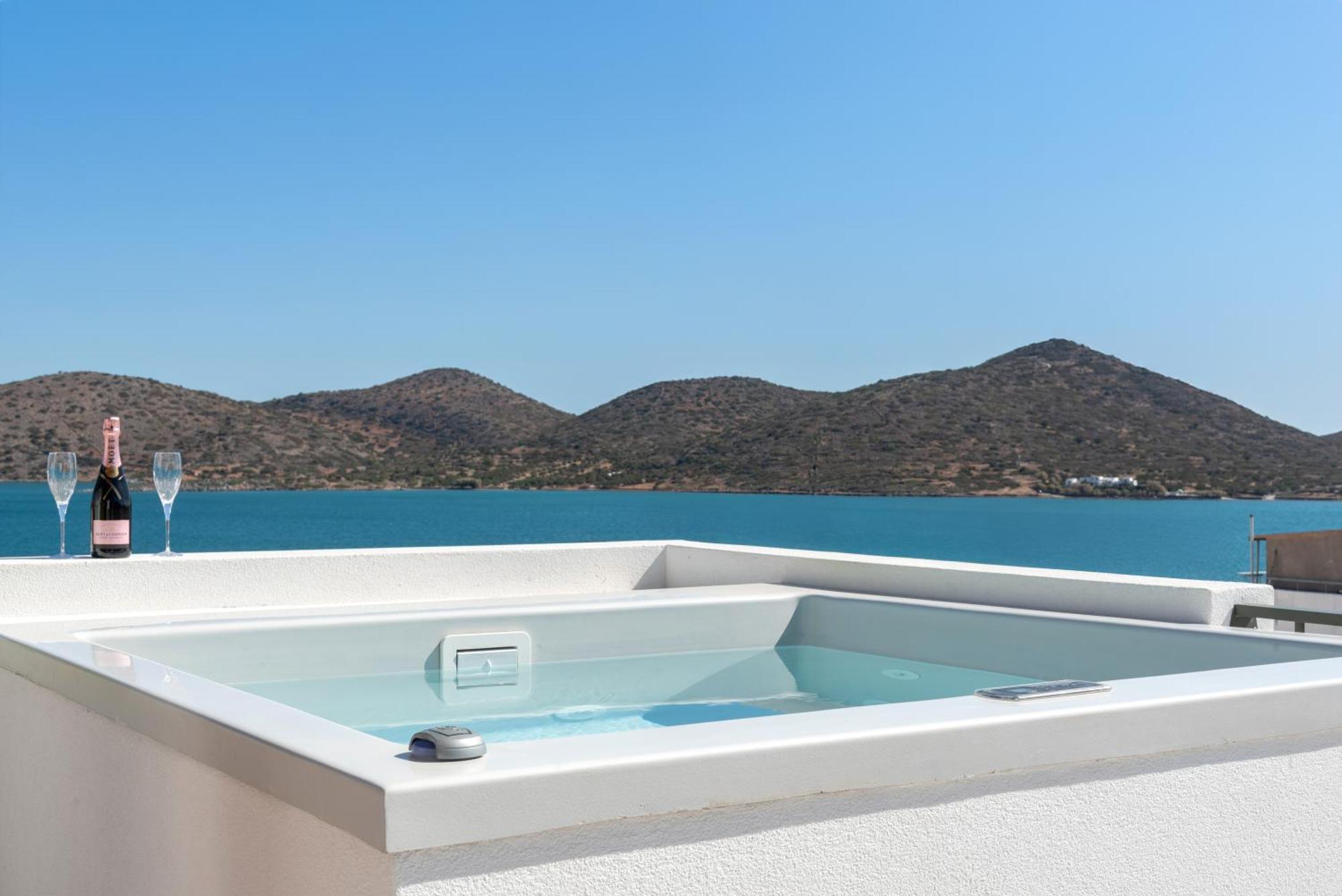 Executive Room with Outdoor Jetted Tub and Sea View
