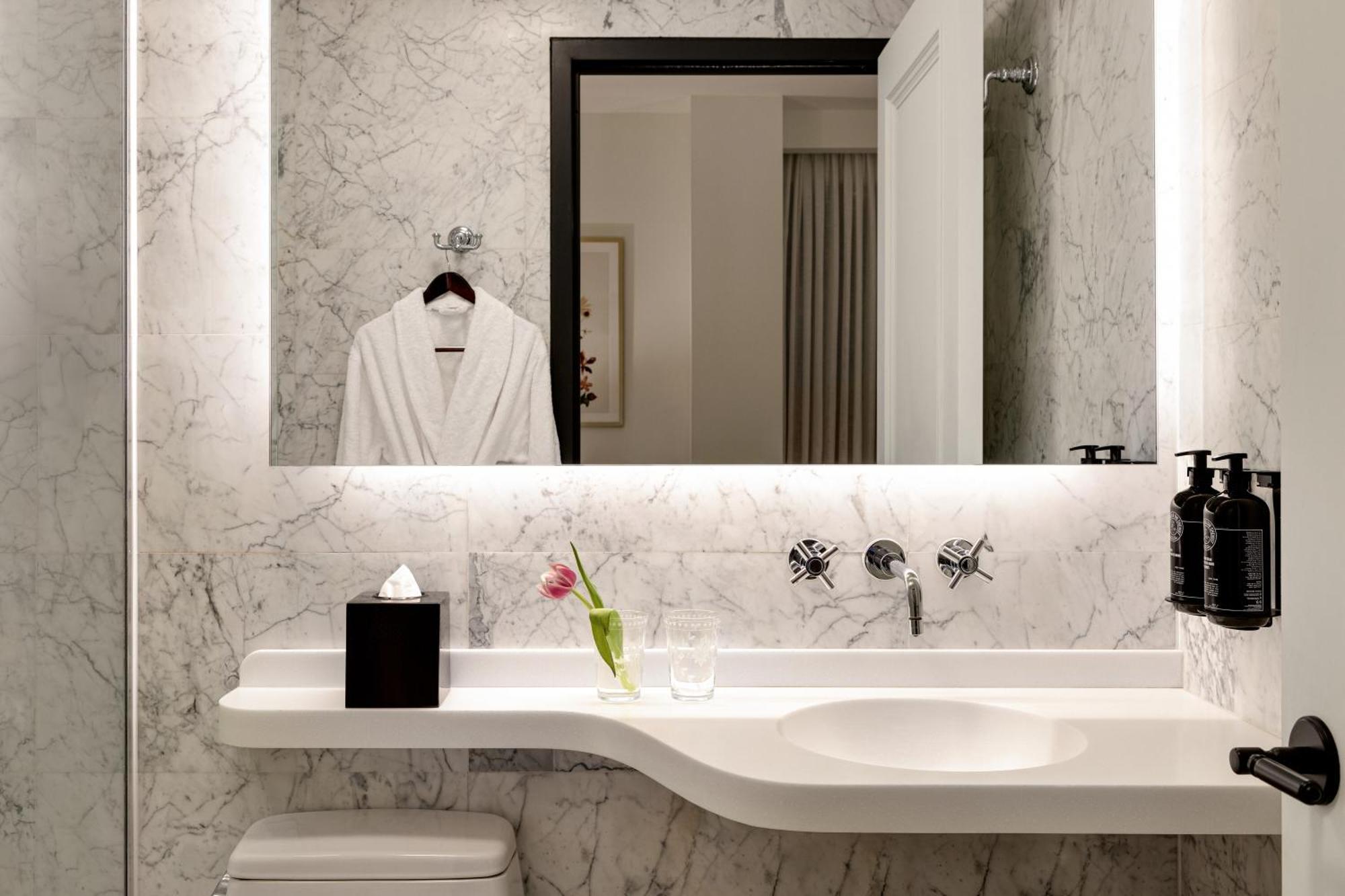 Deluxe Queen Room with Terrace
