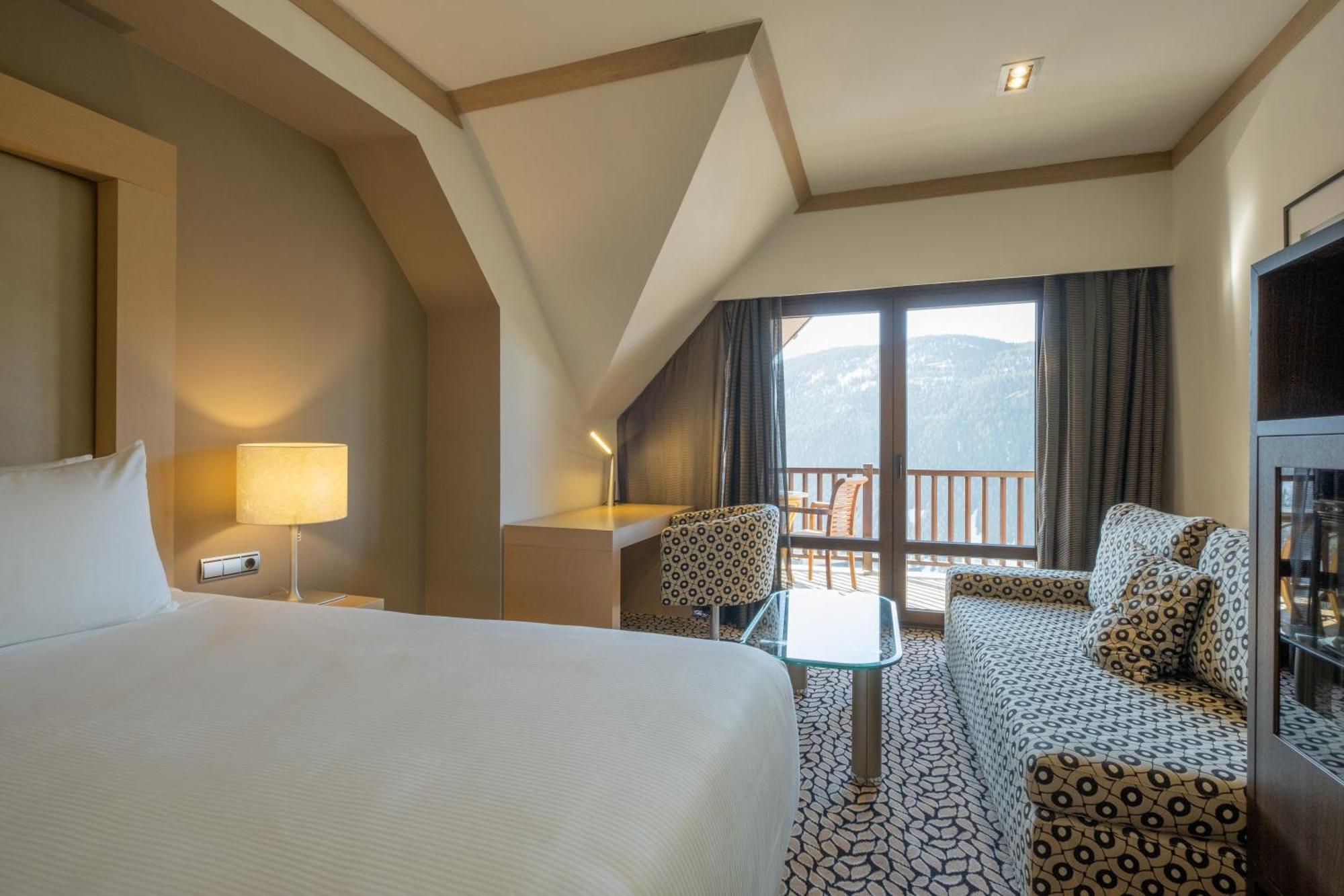 Deluxe Double Room Balcony Mountain View
