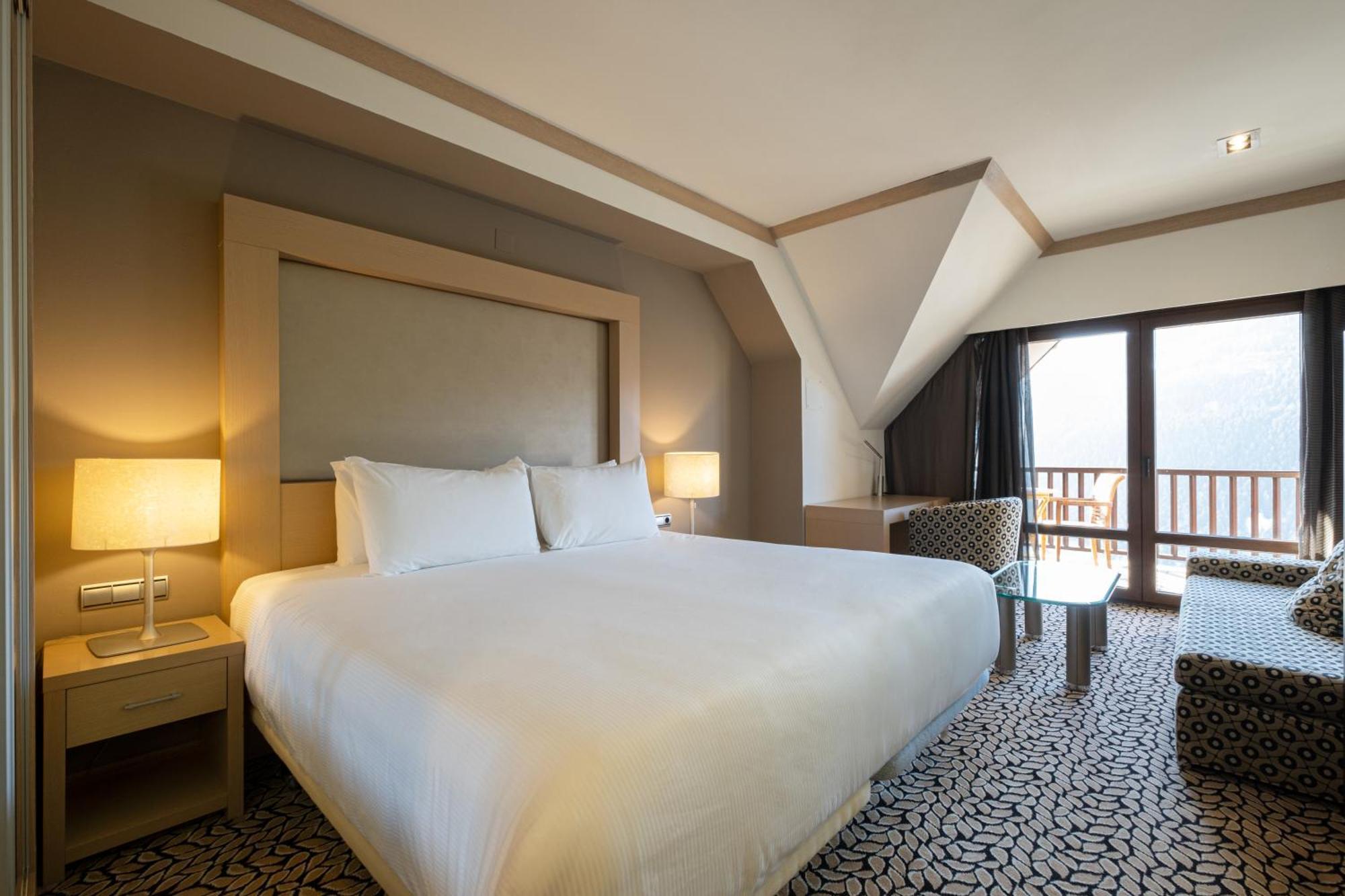 Deluxe Double Room Balcony Mountain View