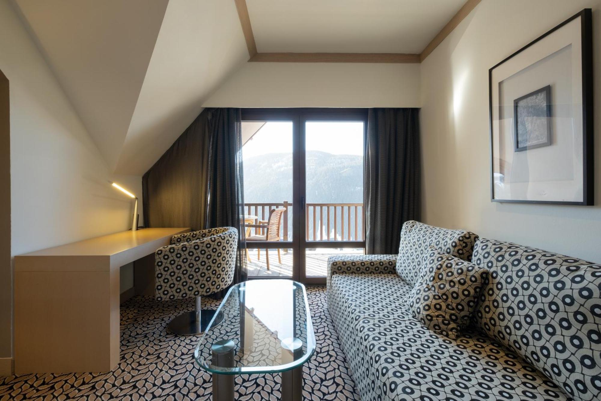 Deluxe Double Room Balcony Mountain View