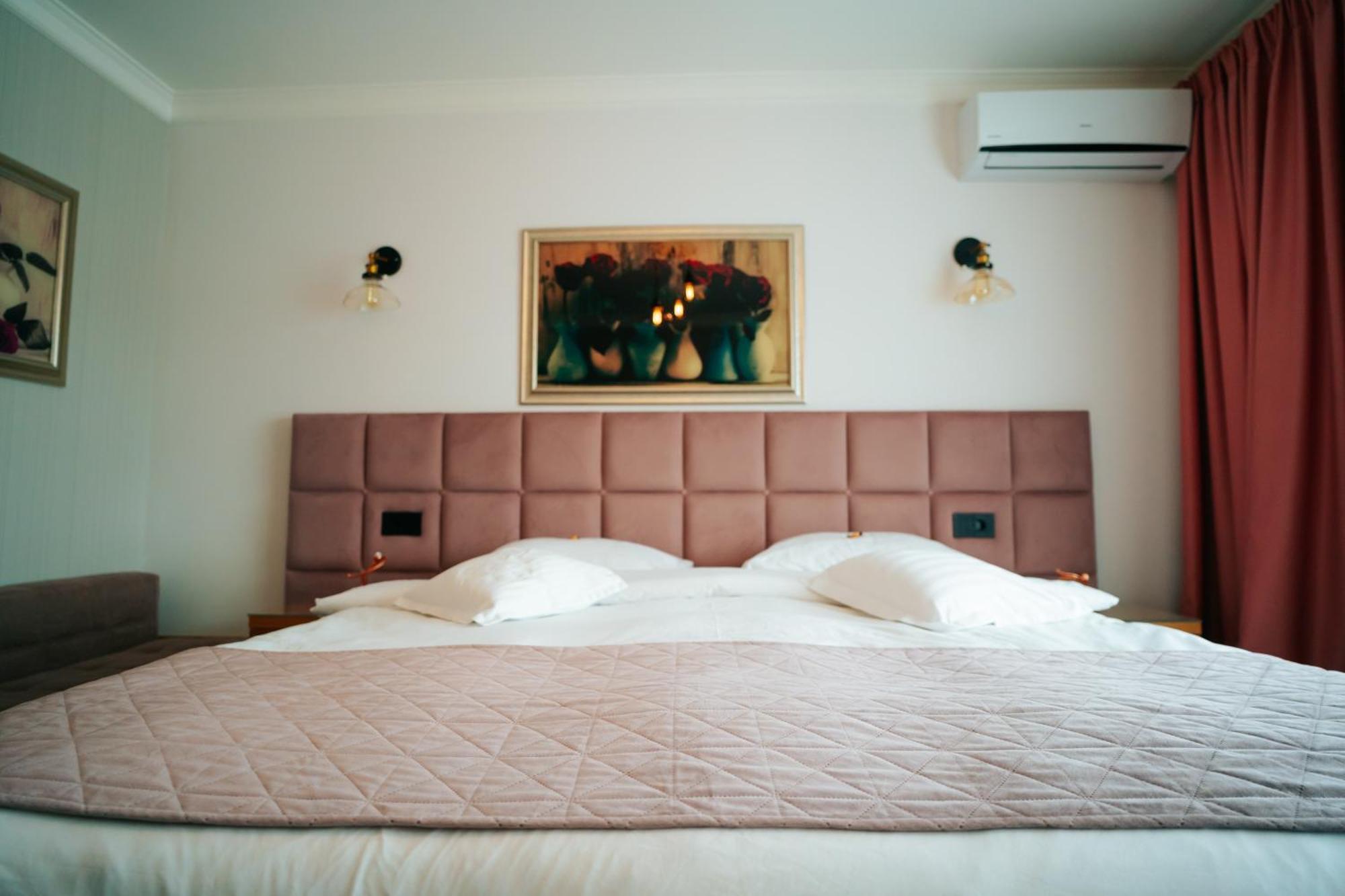 Double Room with Lake View,1636785578:JPEG