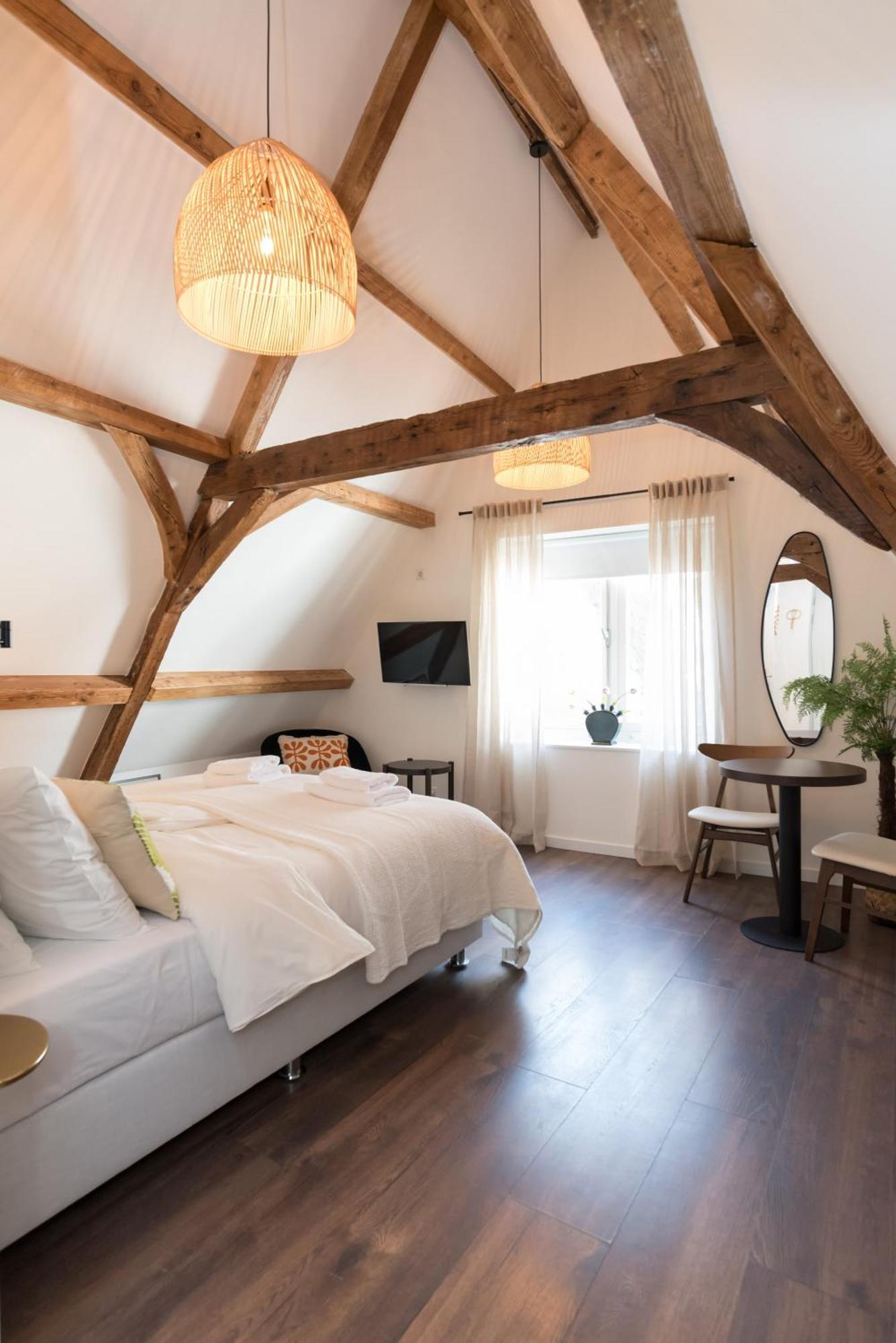 Double Room,1637575306:JPEG