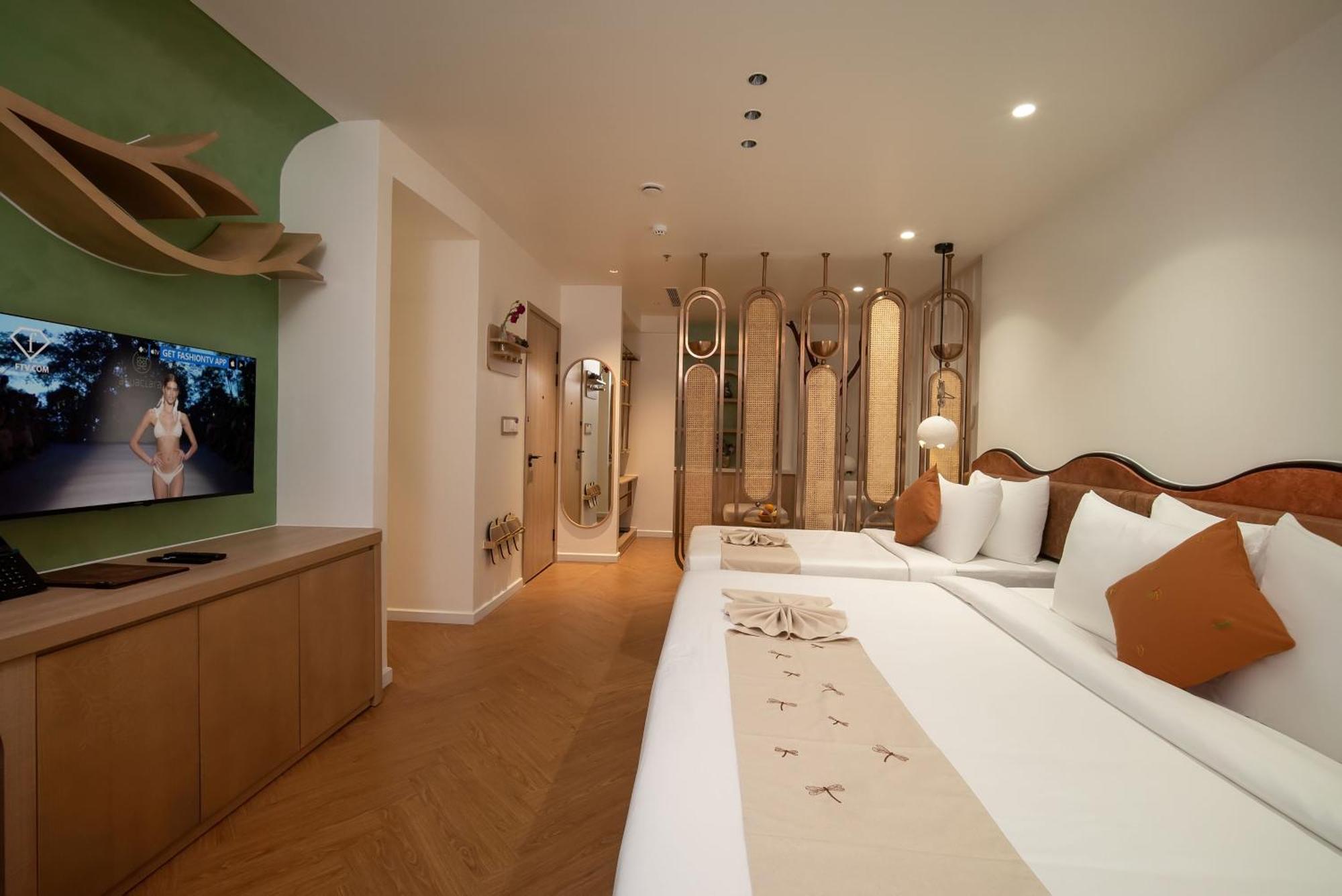 ME Family Suite High-Floor City View with Once-time minibar