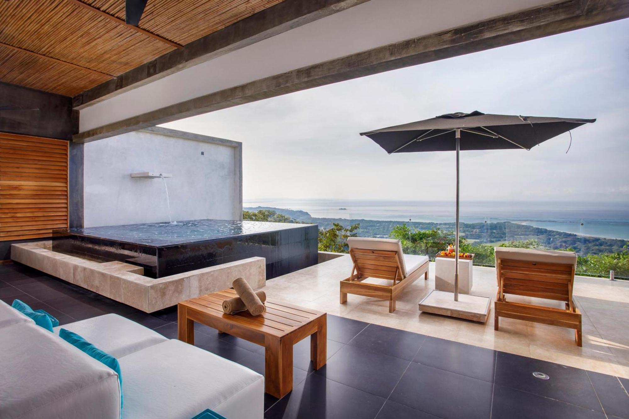 Deluxe tweepersoonskamer met balkon en uitzicht op zee