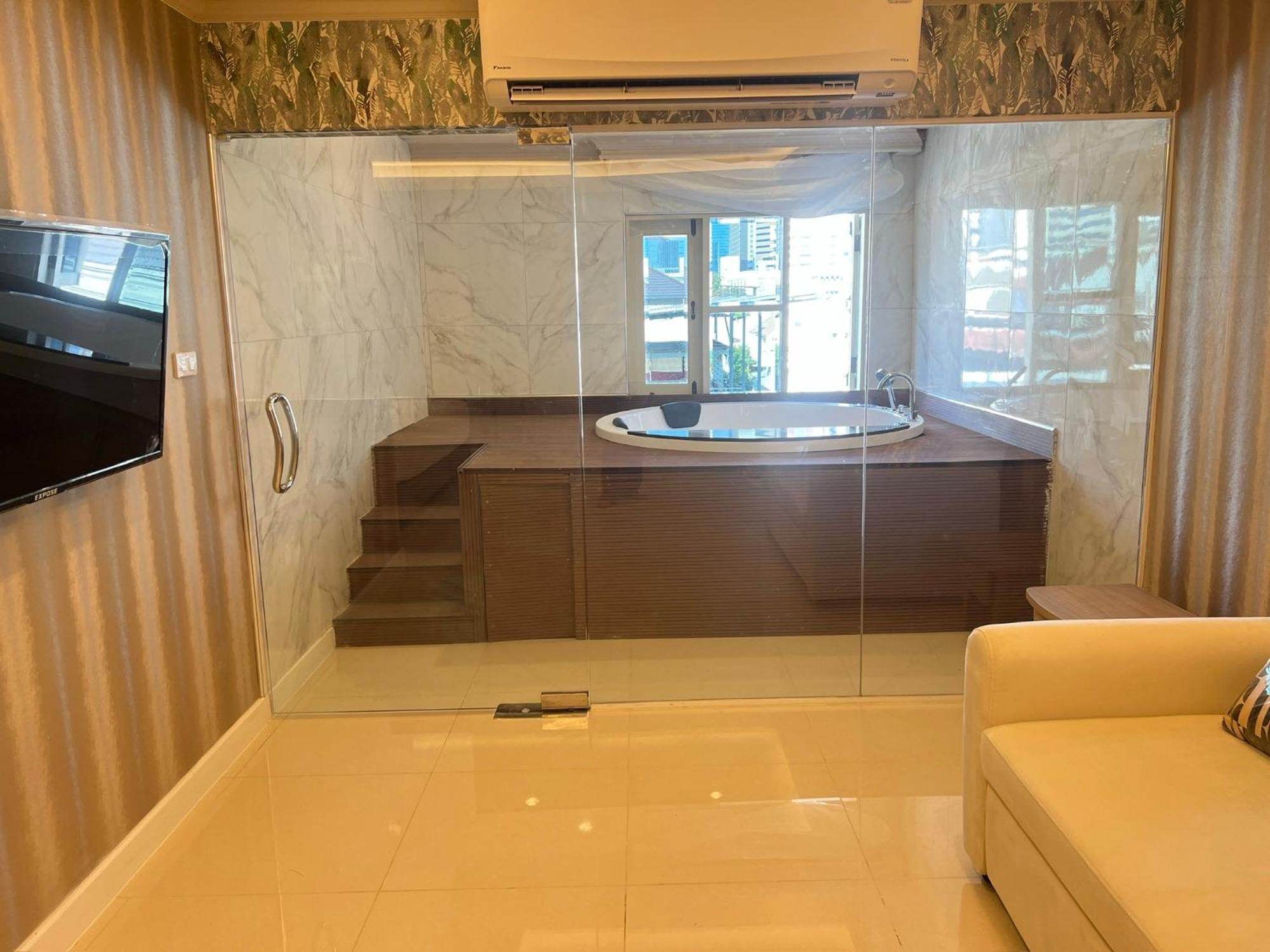 Queen Suite Spa Bath