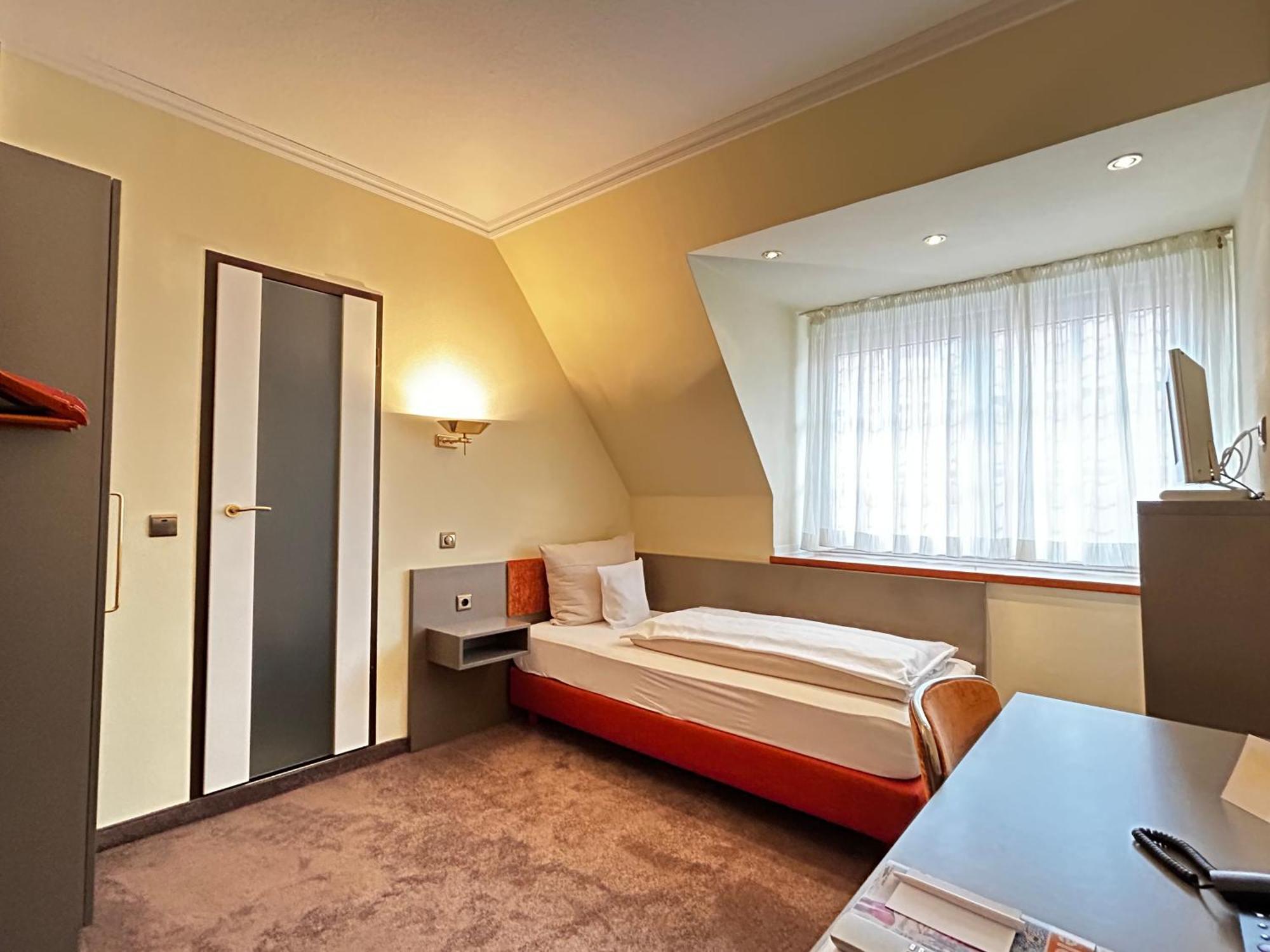 Single Room,1642311033:JPEG