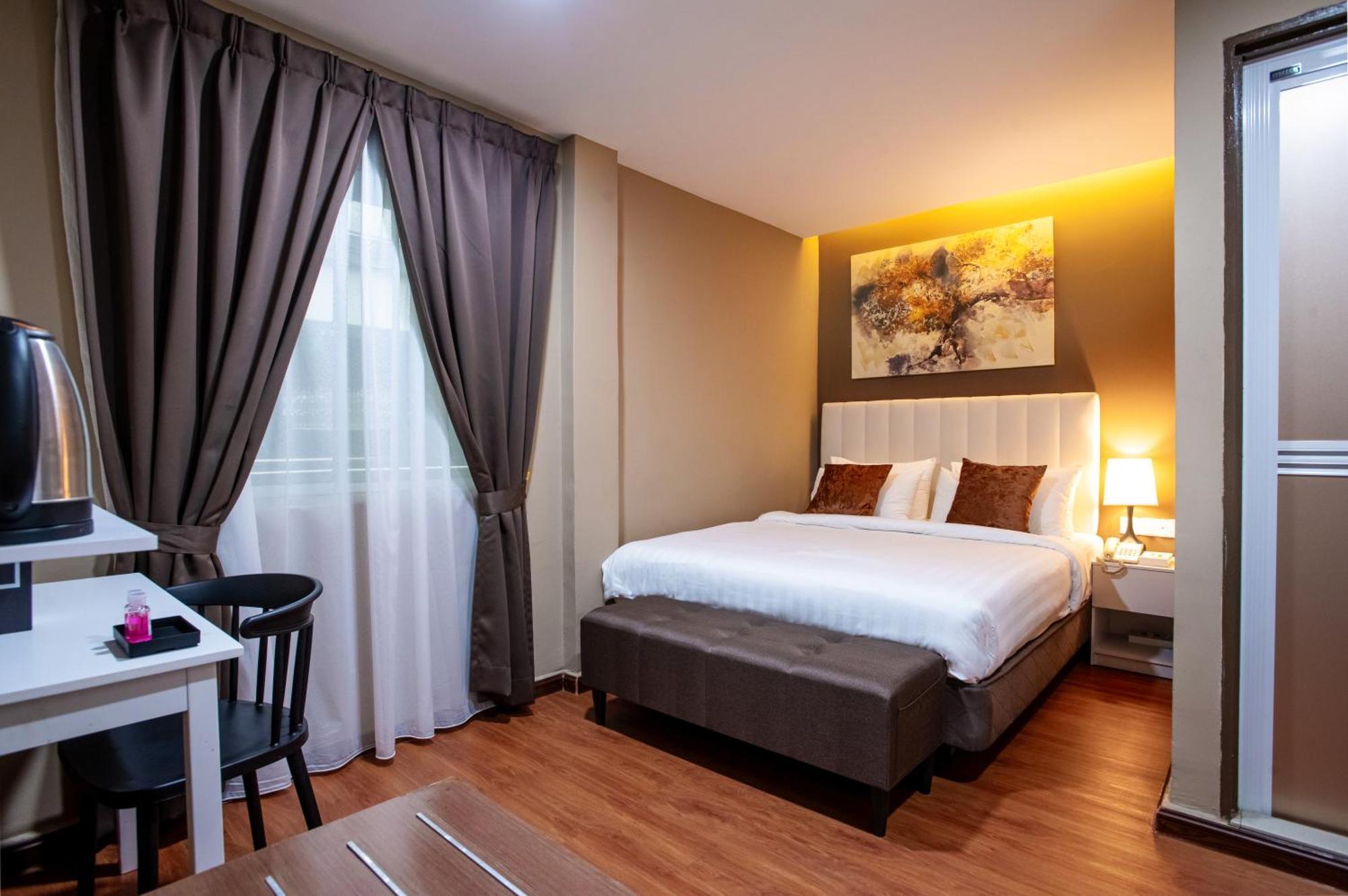 Deluxe Queen Room,1642430553:JPEG