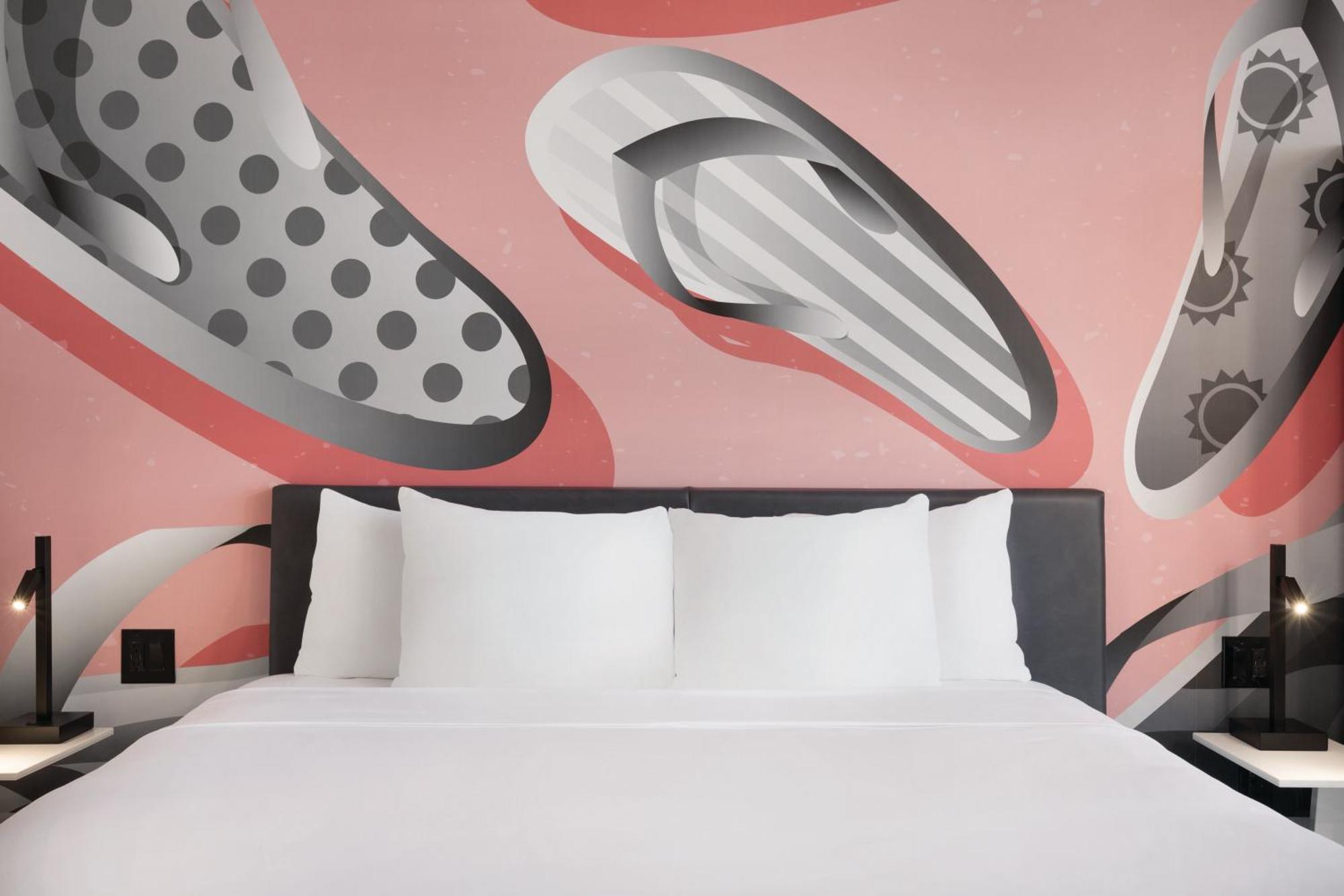Habitación con cama extragrande.
