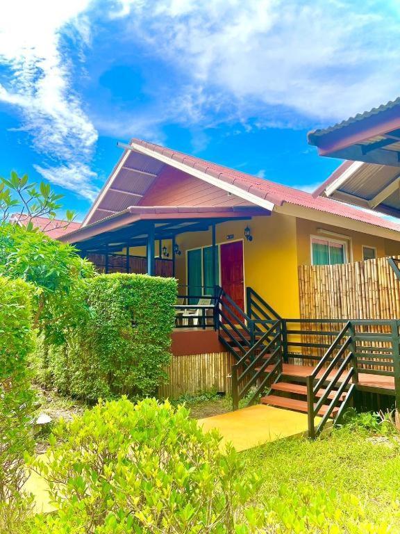 Deluxe Bungalow with Garden View
