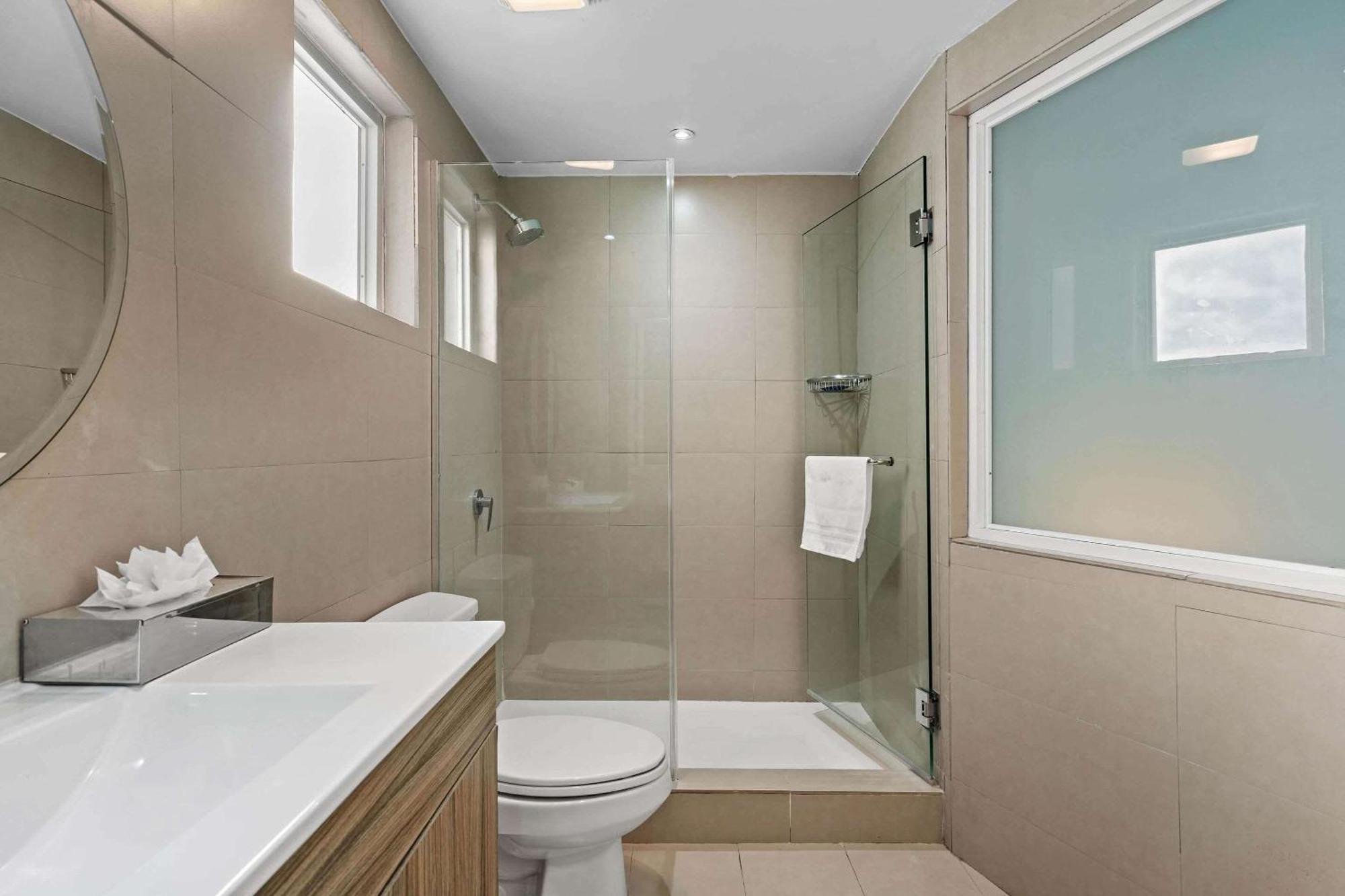 One-Bedroom Queen Suite with Two Queen Beds