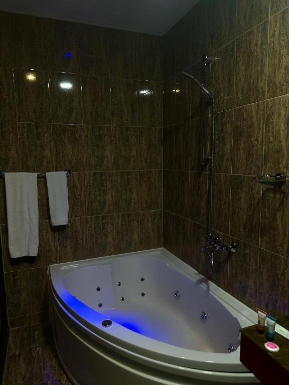 Double Room Spa Bath Access to Relax Zone