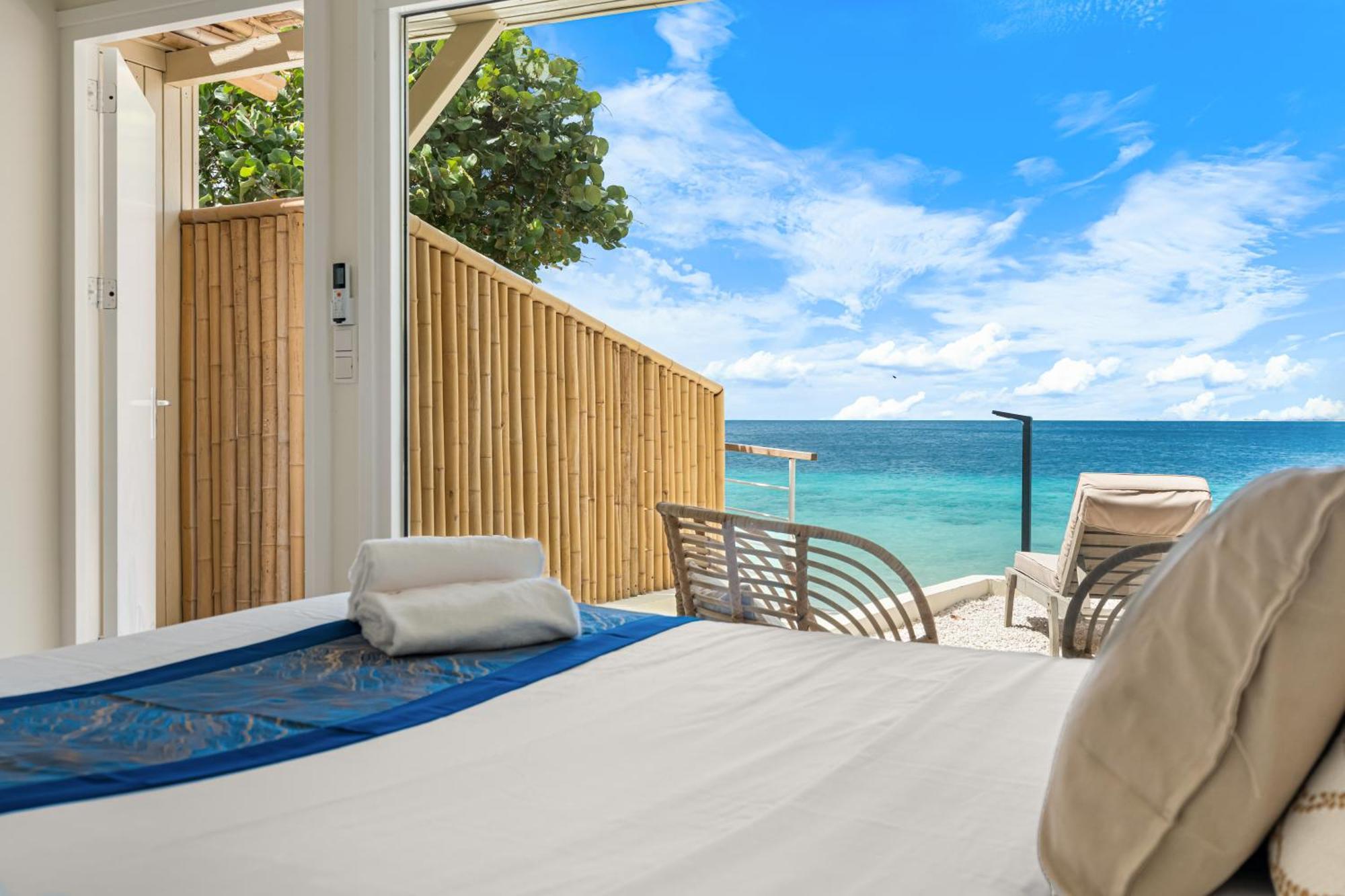 Deluxe tweepersoonskamer met balkon en uitzicht op zee