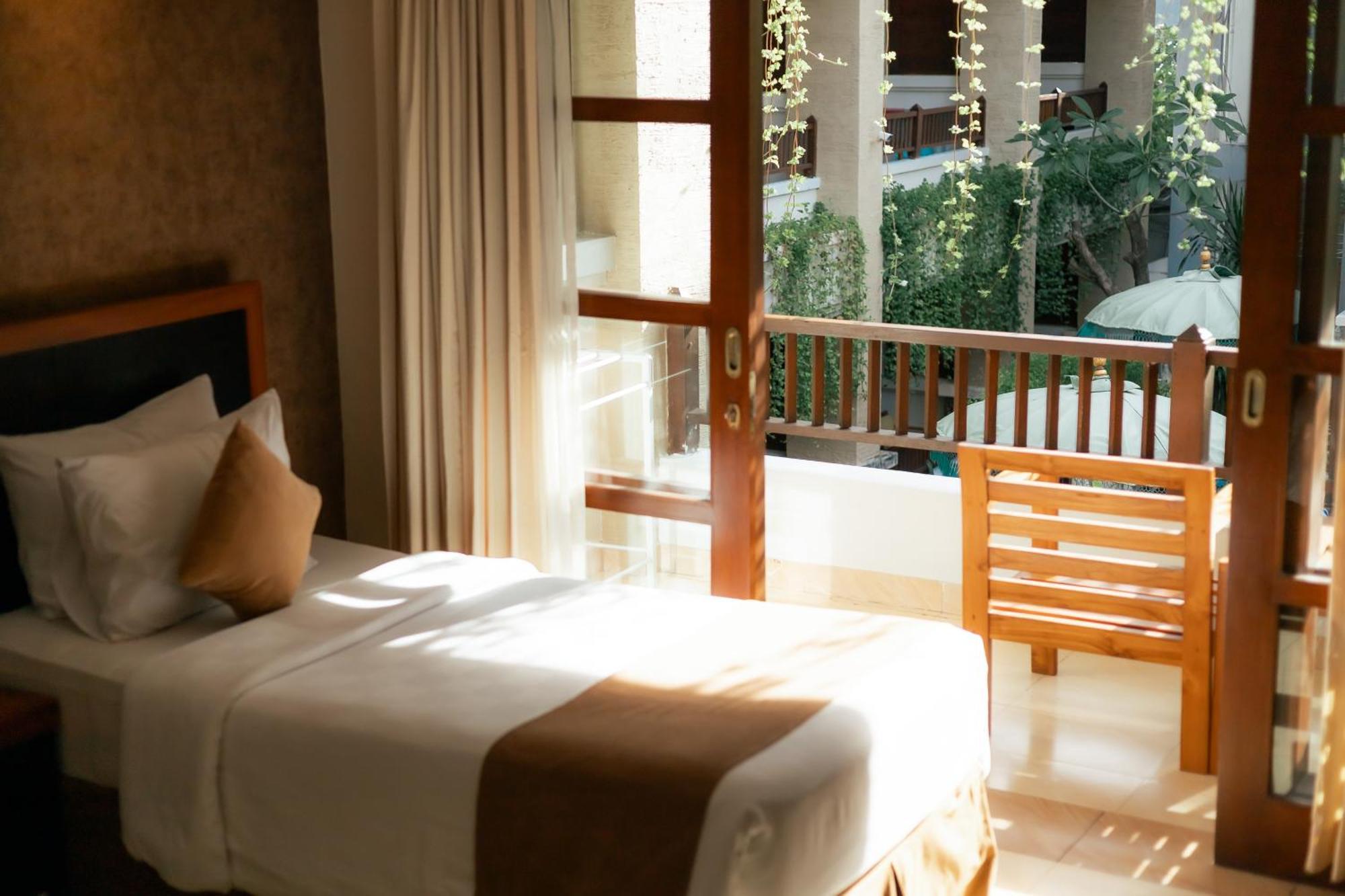 Deluxe Double or Twin Room with Pool View