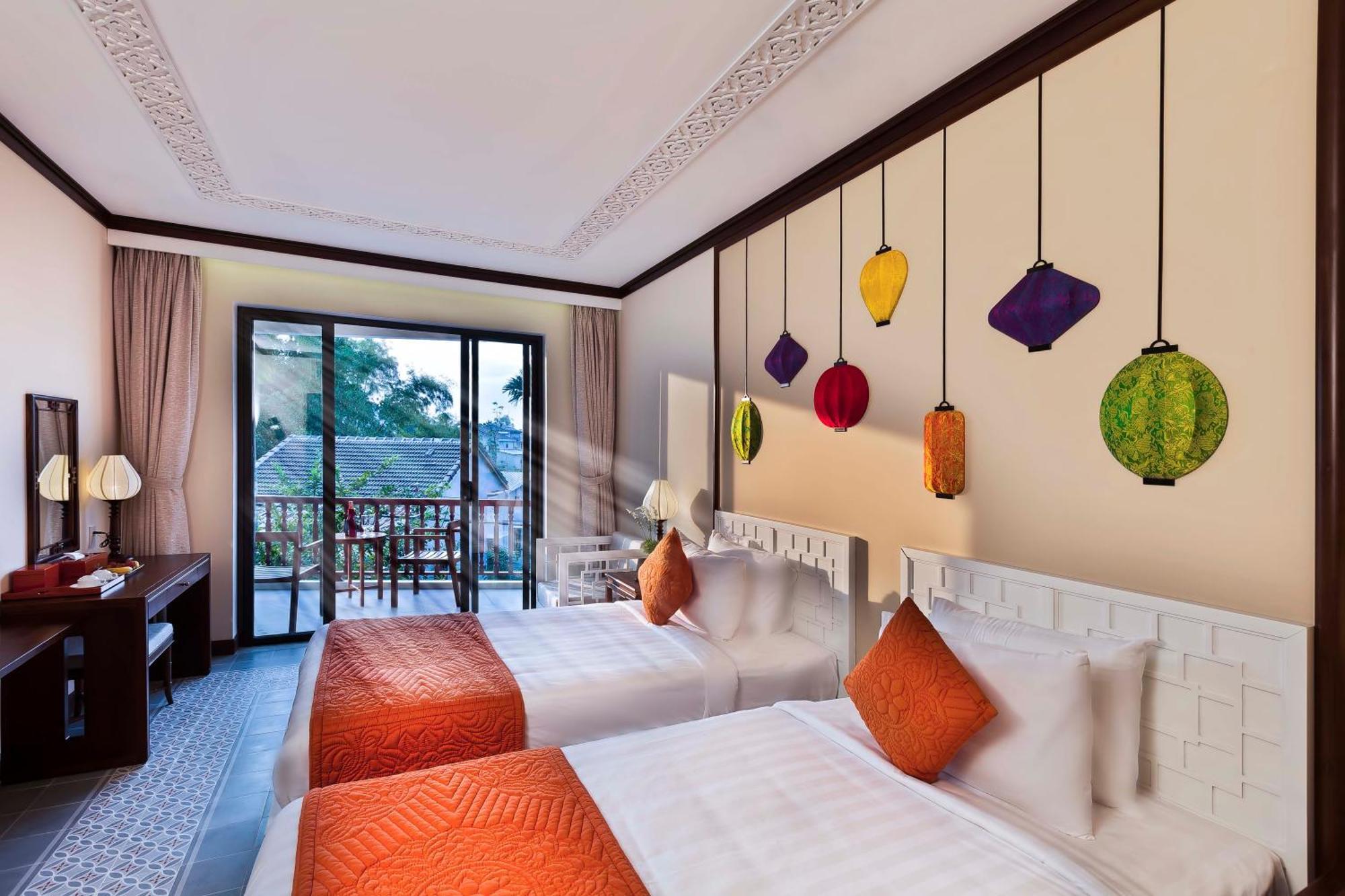 Lantern Balcony Room