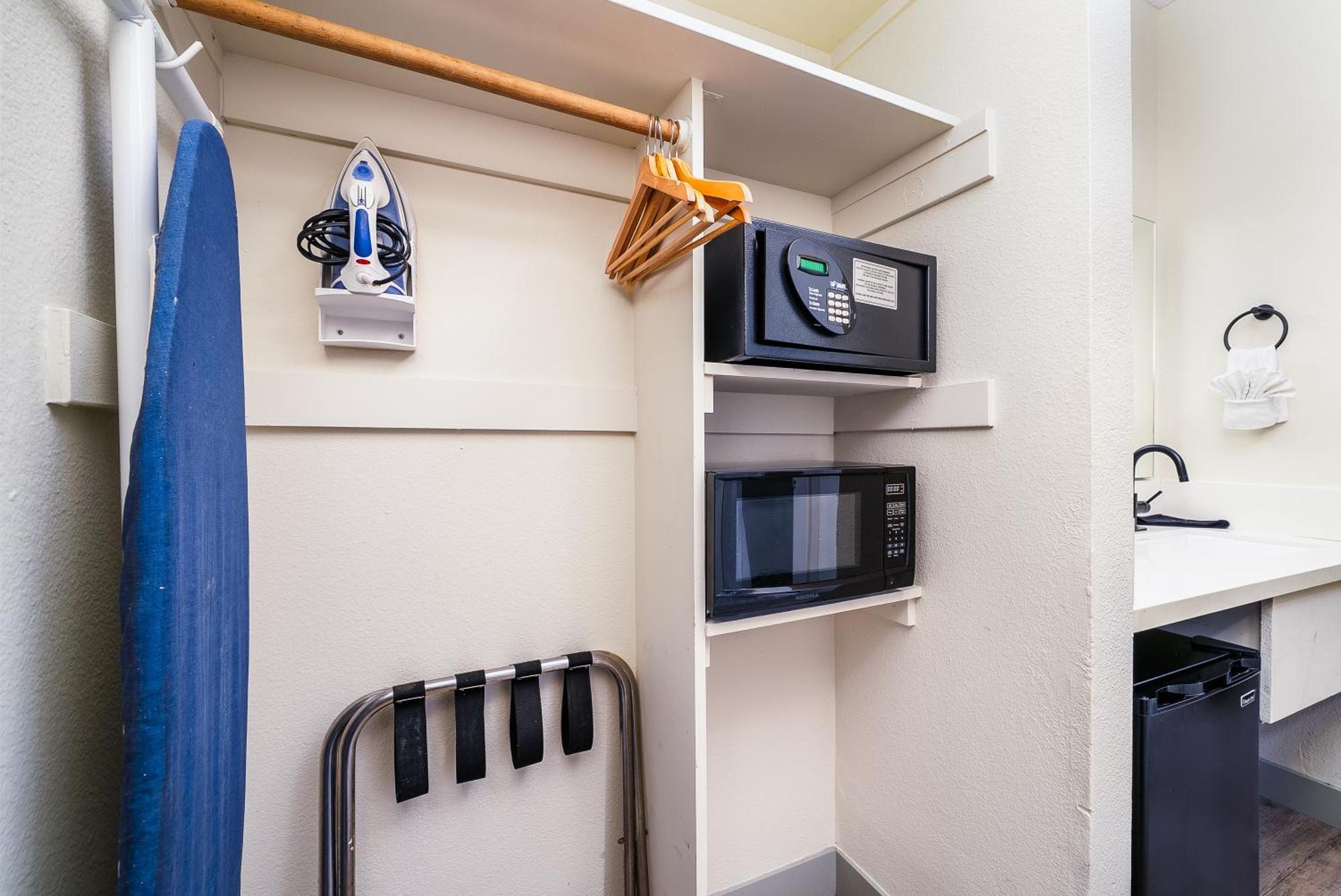 Pet friendly room, 1 full bed,1662411901:JPEG