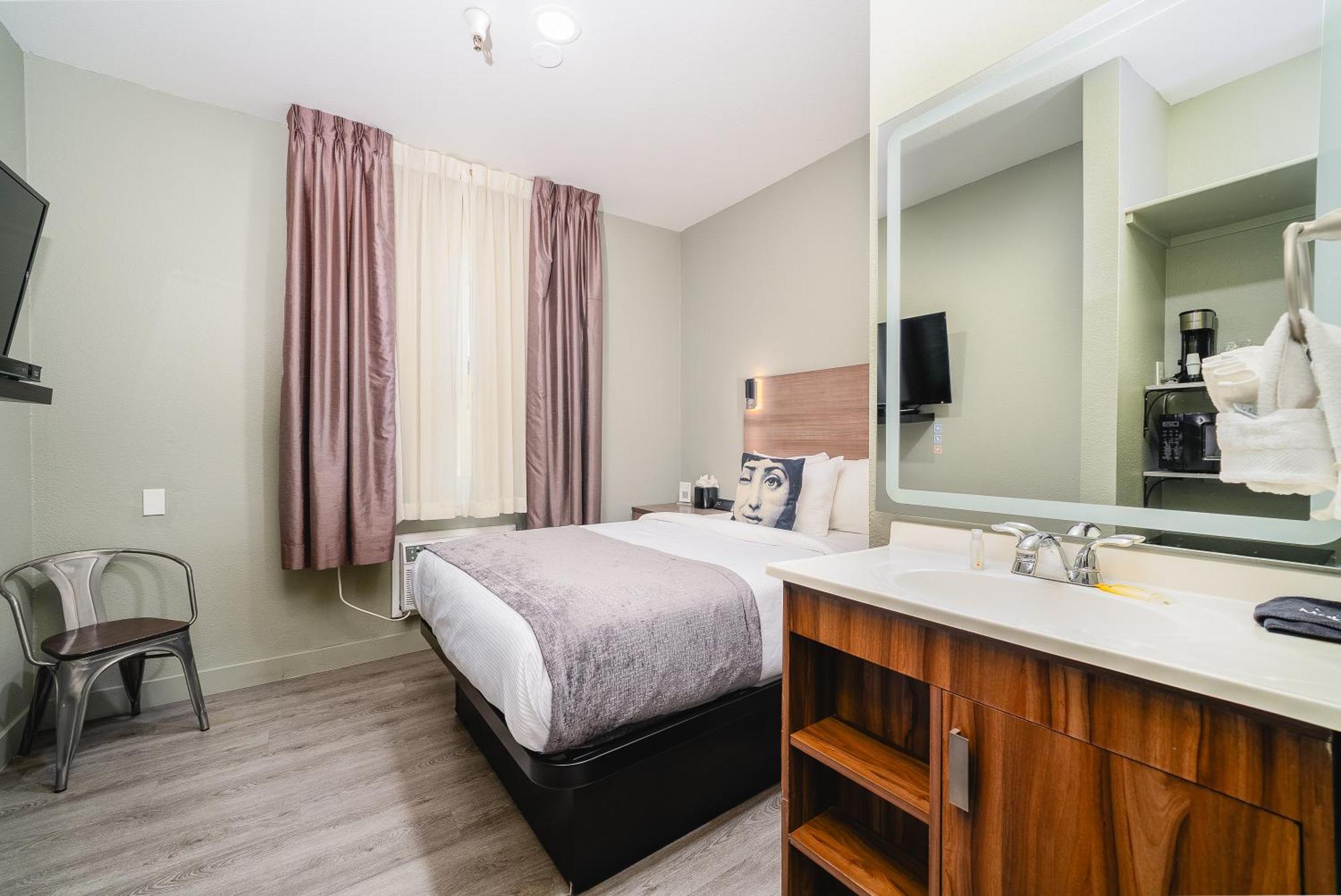 Standard Room 1 full bed