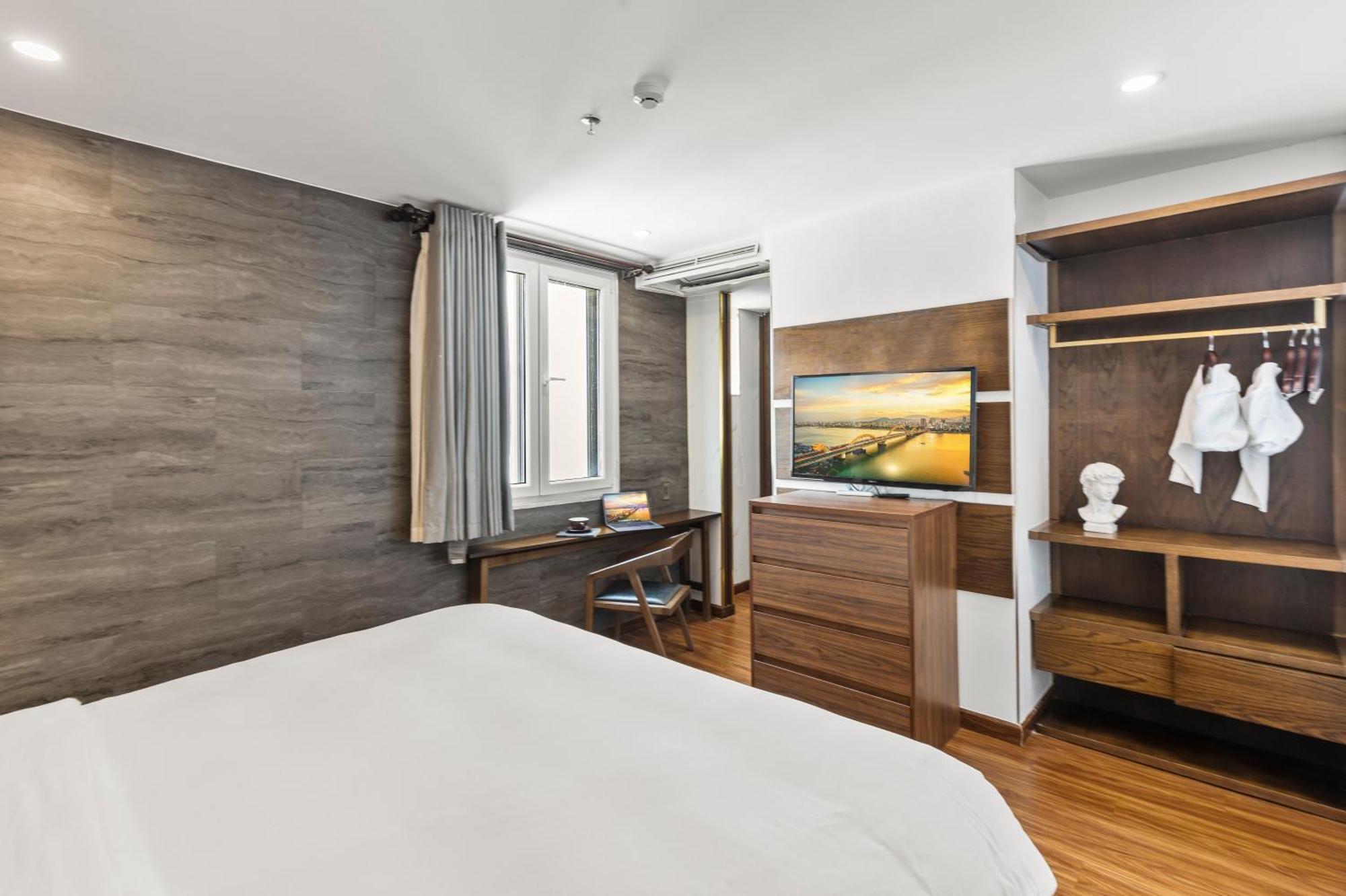 Deluxe One-Bedroom Apartment