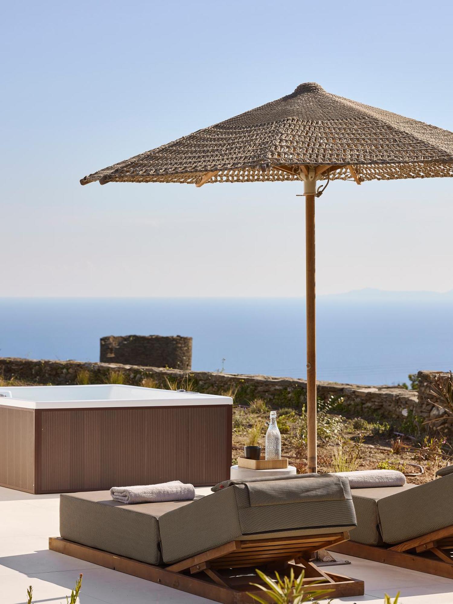 Superior Suite with Hot-tub & terrace with Side Sea View (230 ft from main building)