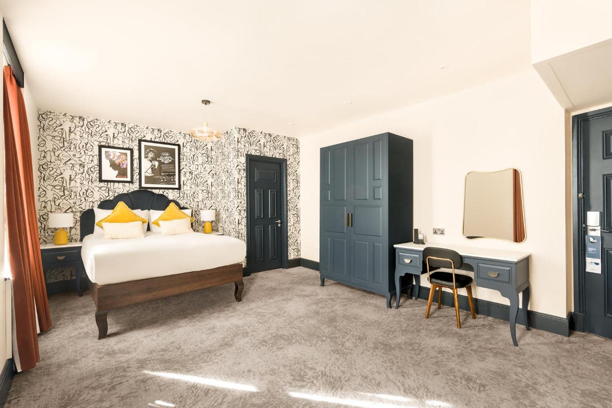 Premium Queen Room with Extra Bed