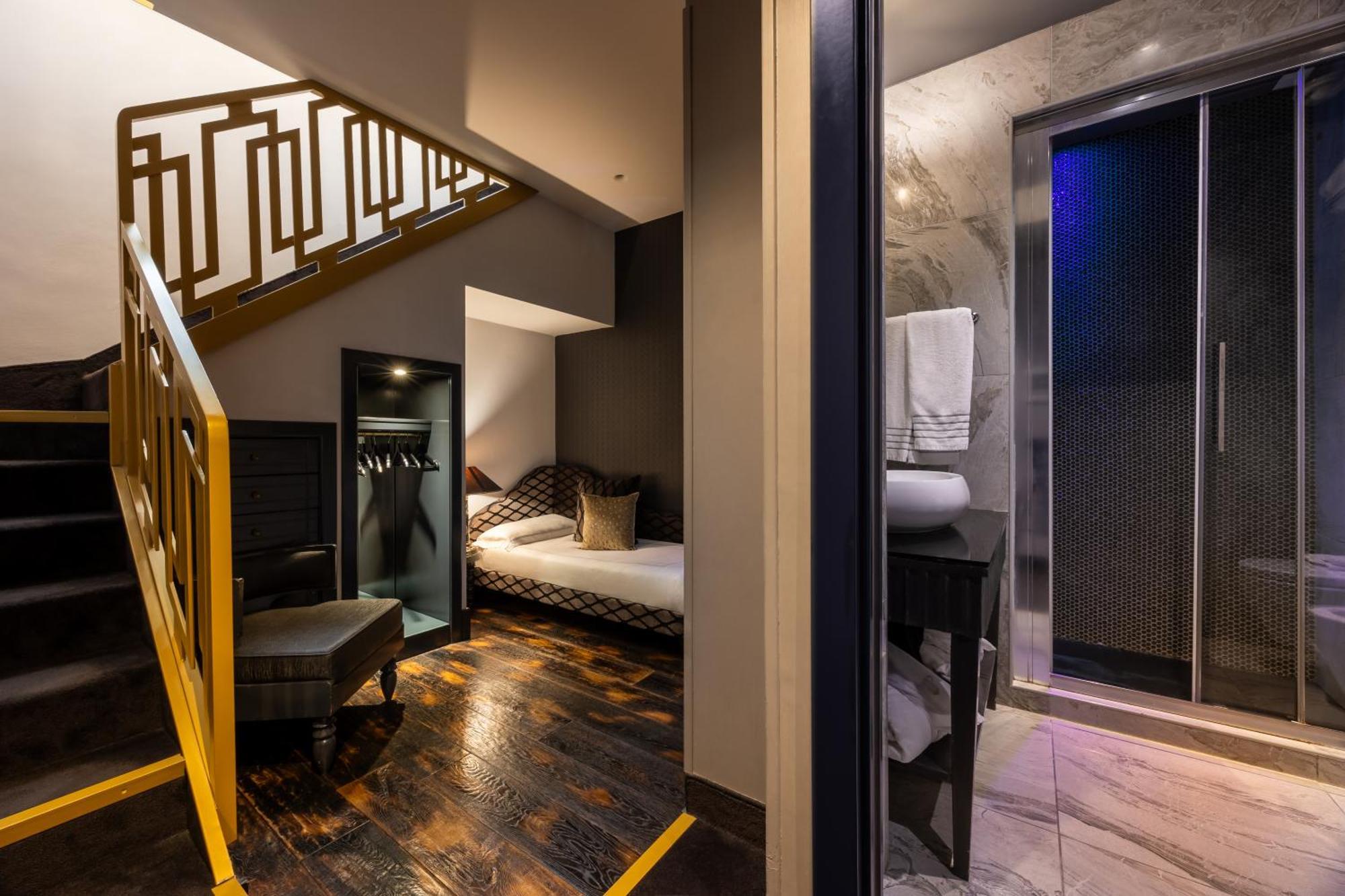 Quadruple Room Split Level
