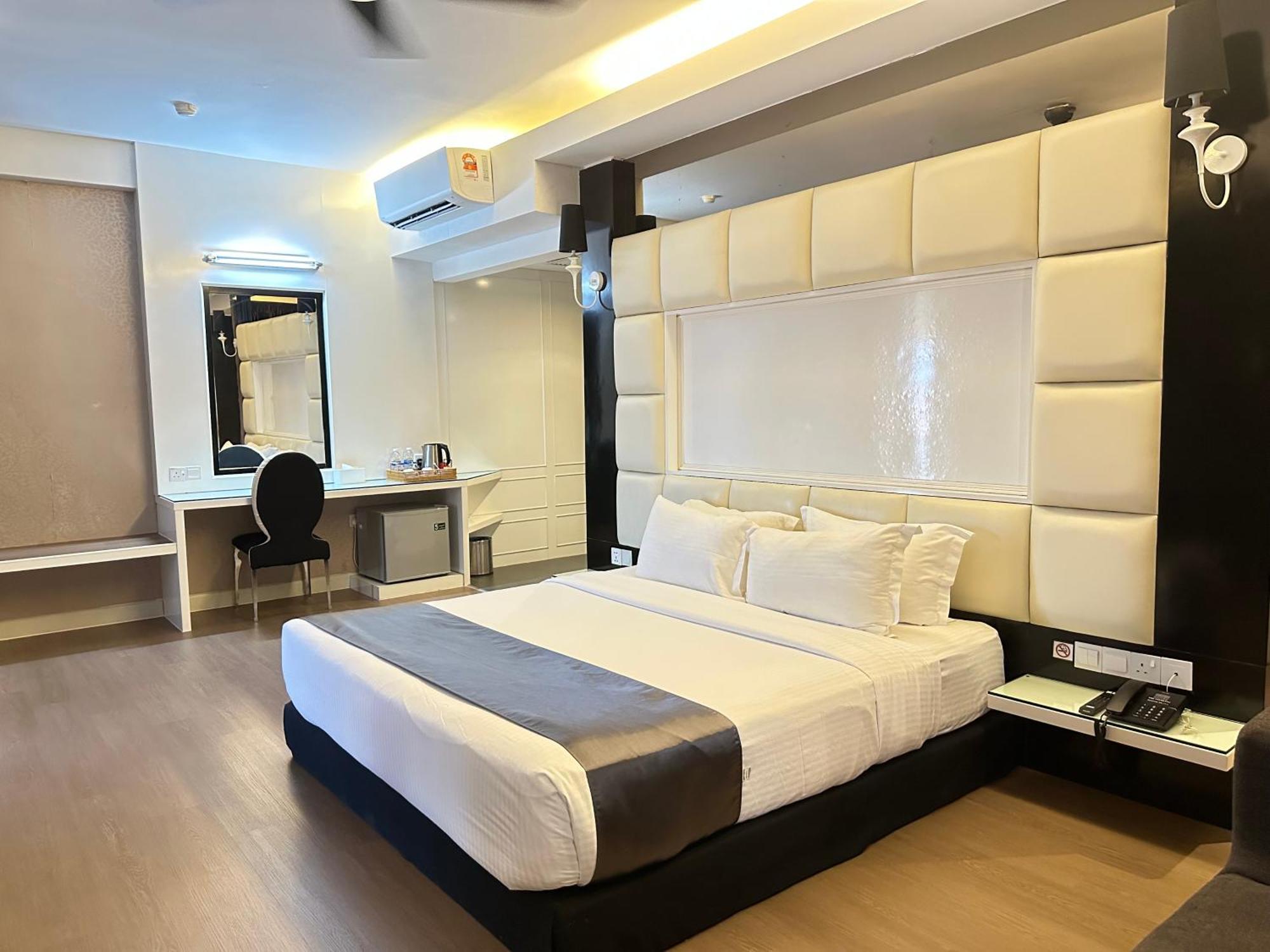Deluxe Double Suite with Bathtub,1669831851:JPEG