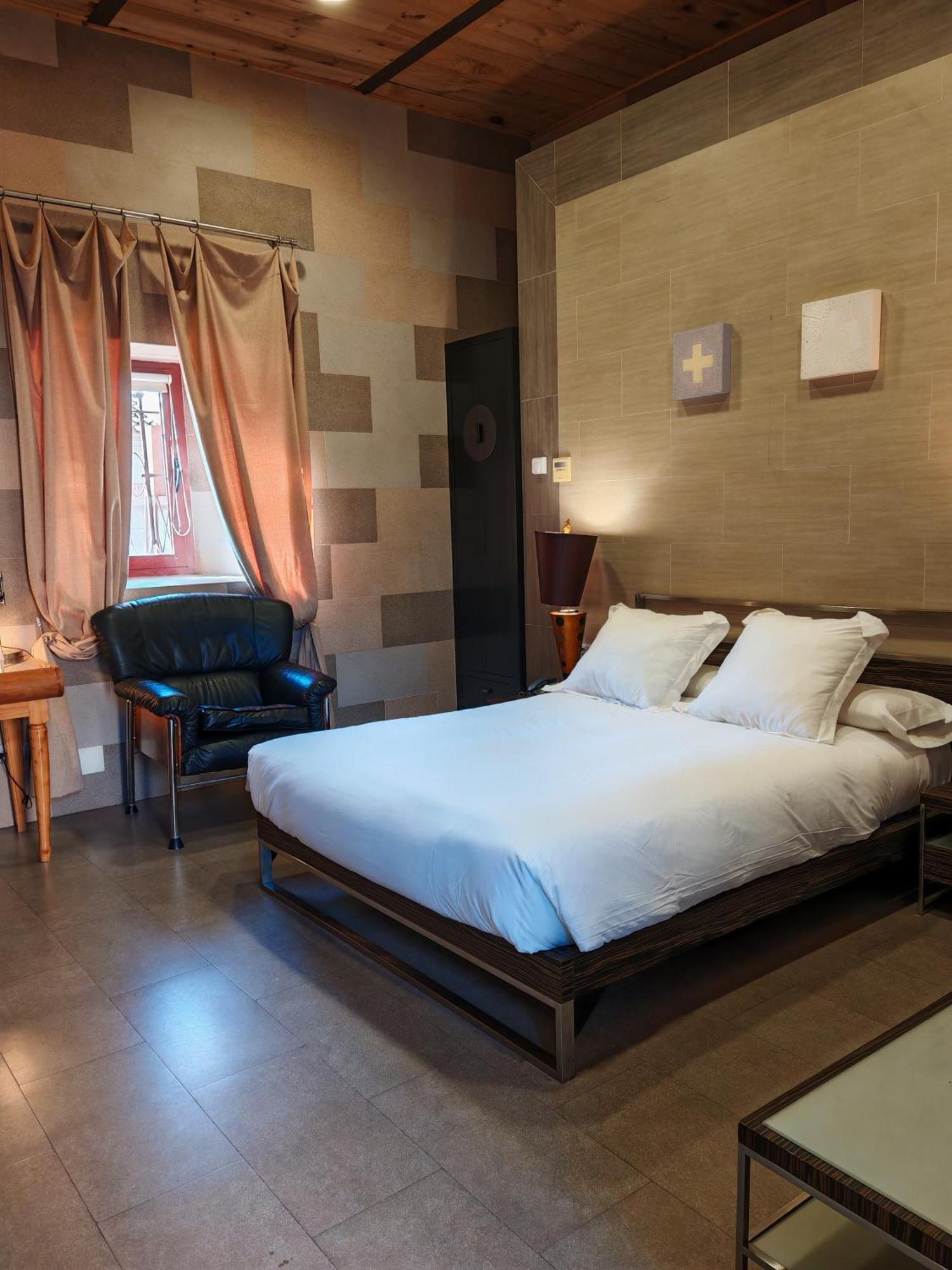 Double or Twin Room Shower,1674699949:JPEG