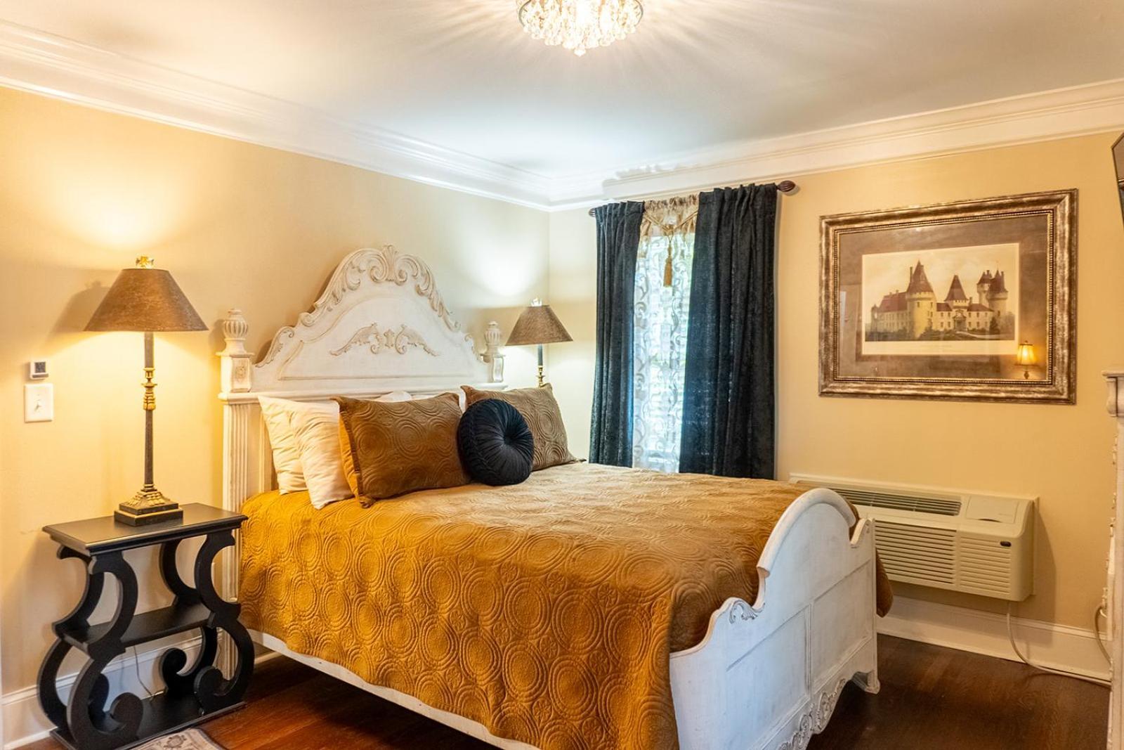 Queen Room,1674772490:JPEG