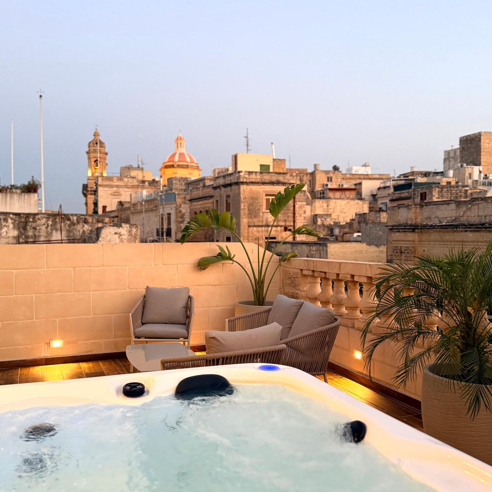 Junior Suite with Terrace and Hot Tub
